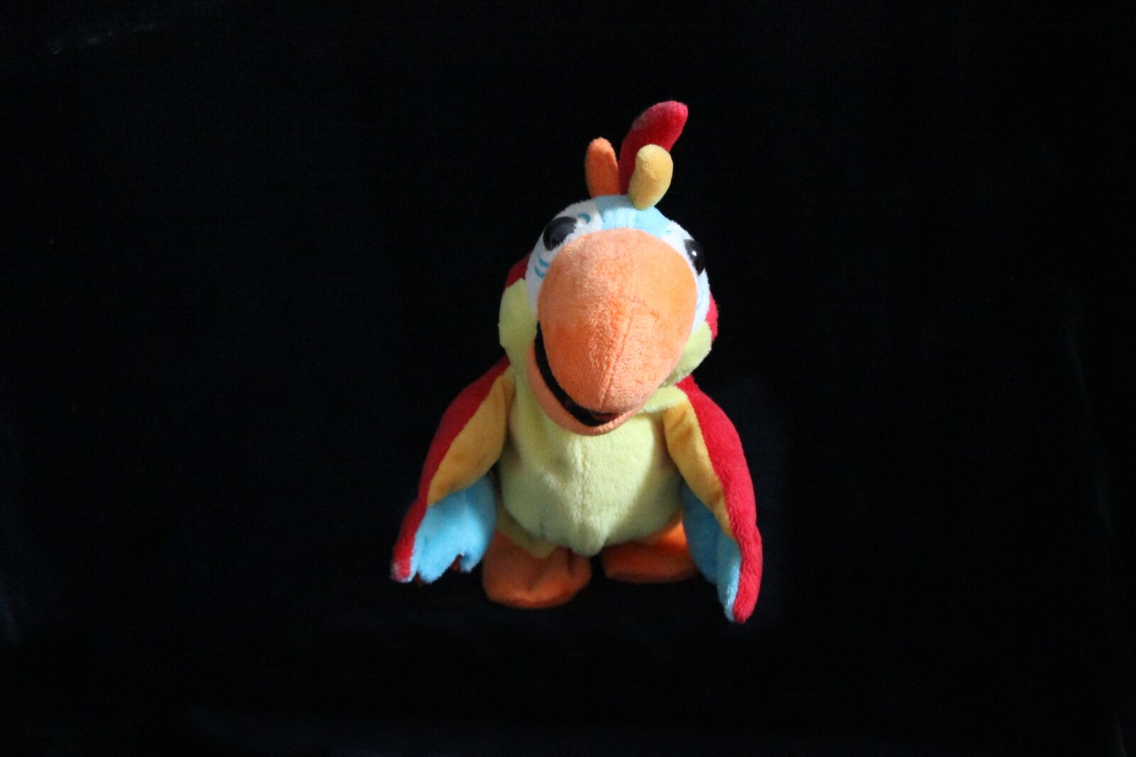 Canon EOS 600D (Rebel EOS T3i / EOS Kiss X5) sample photo. Parrot, stuffed animal, doll photography