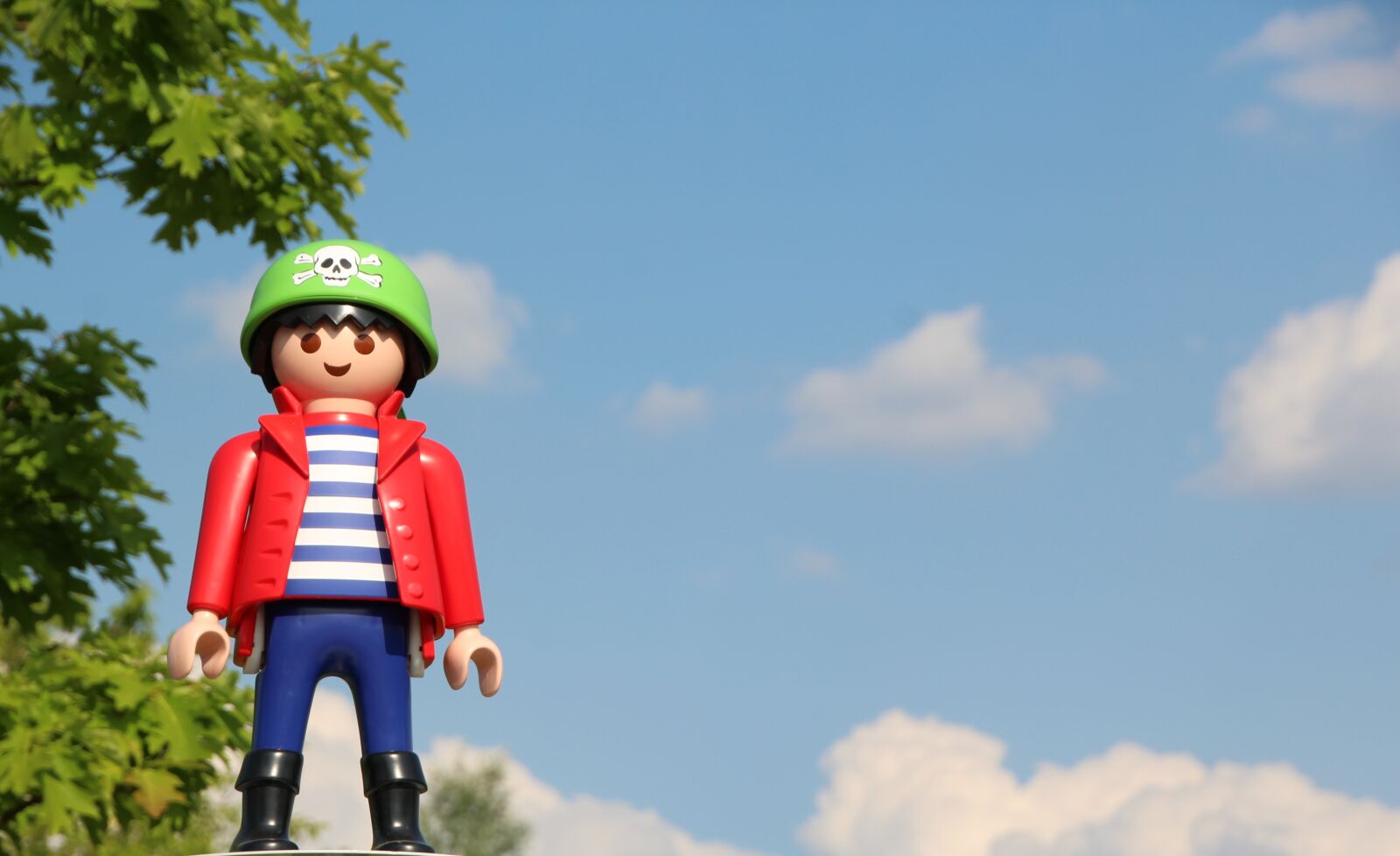 Canon EOS 1200D (EOS Rebel T5 / EOS Kiss X70 / EOS Hi) sample photo. Playmobil, sky, child photography