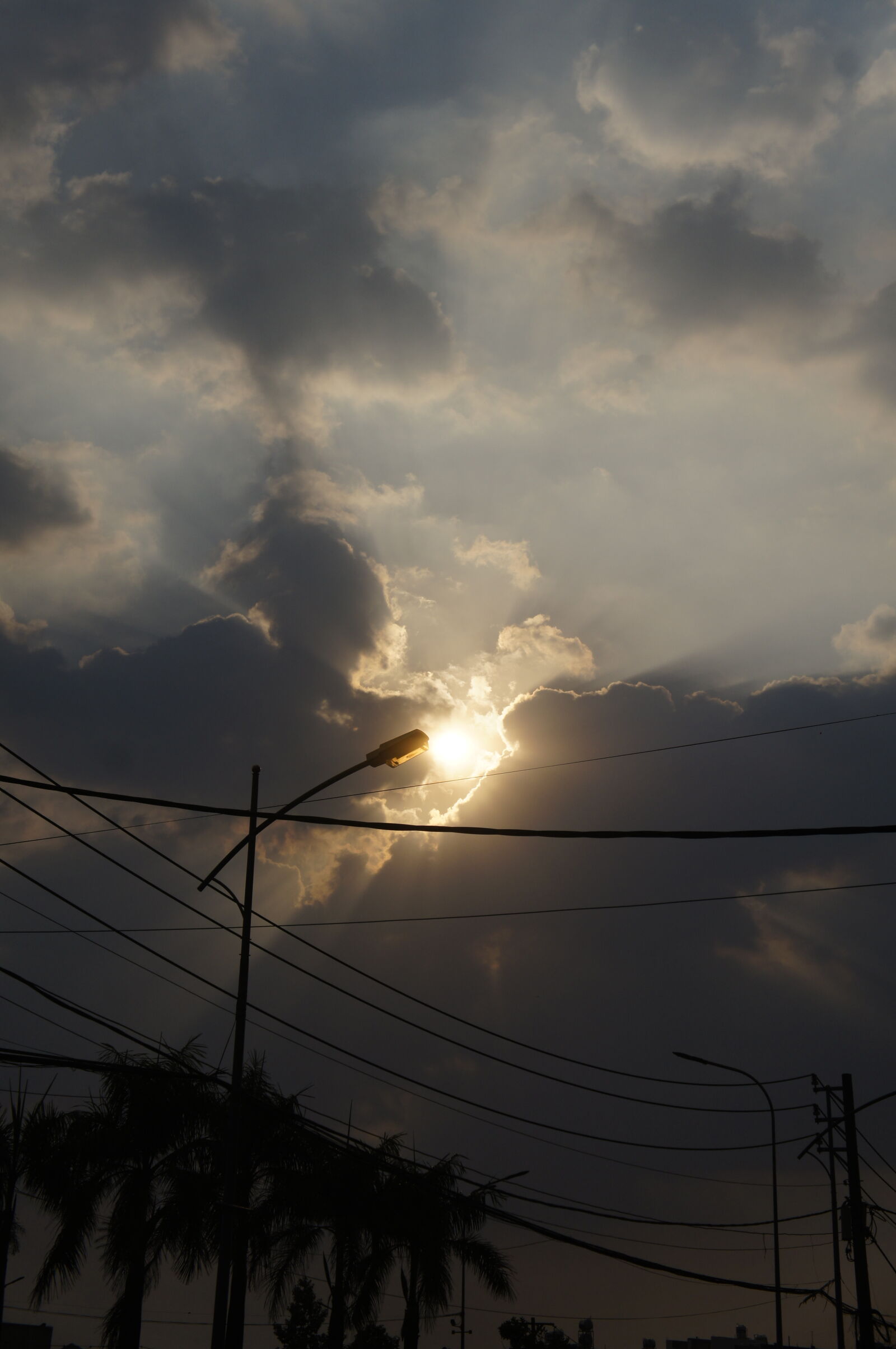 Sony E 18-55mm F3.5-5.6 OSS sample photo. Sun photography