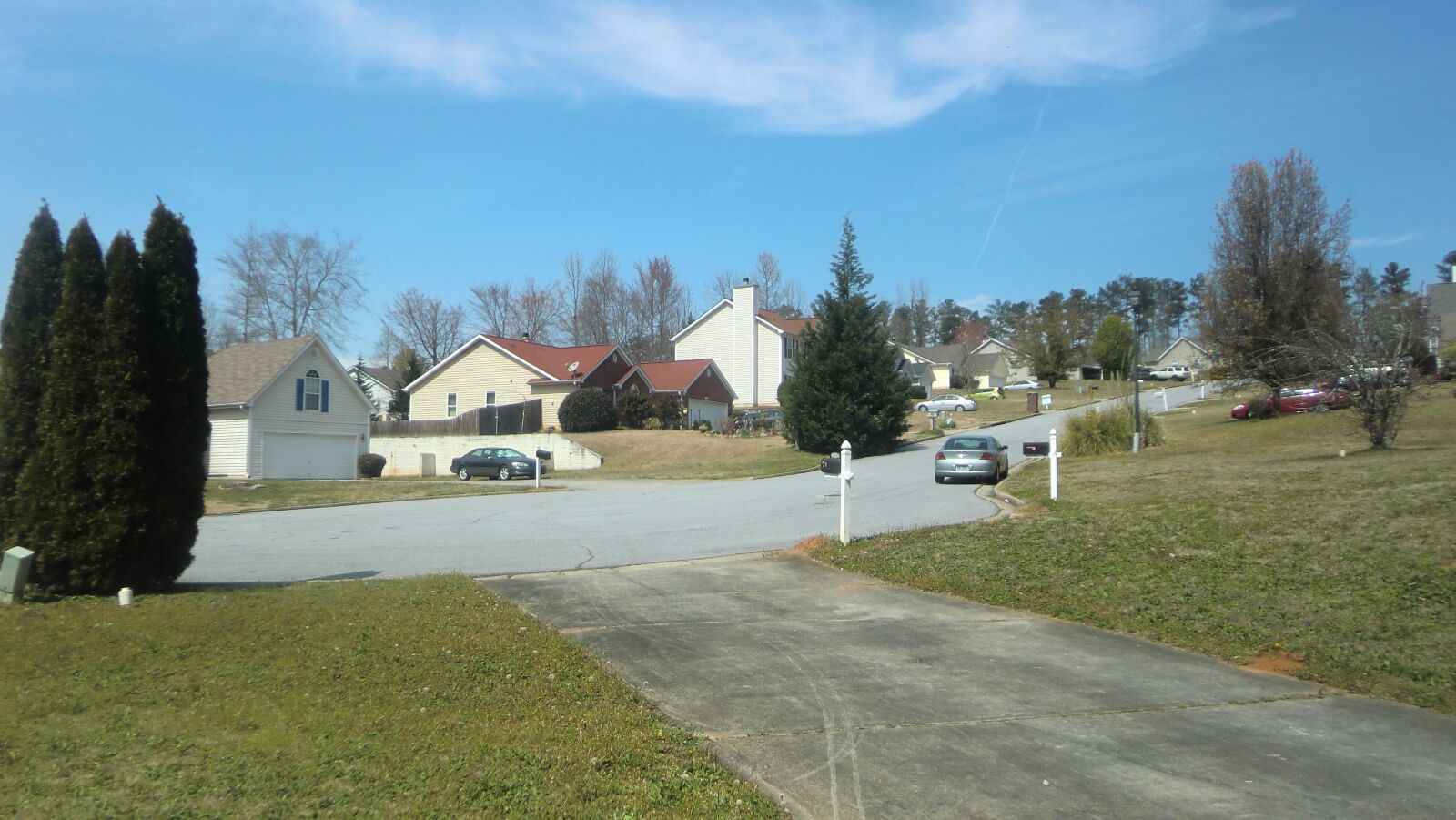 CASIO EX-Z2000 sample photo. Suburbs, neighborhood, street photography