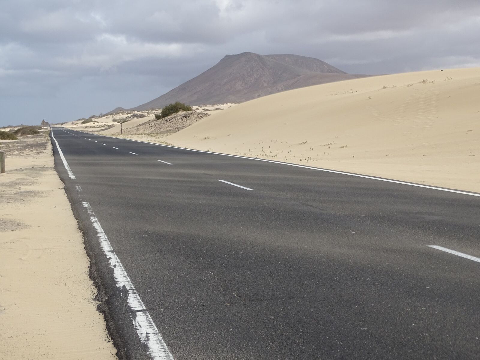 Sony Cyber-shot DSC-HX400V sample photo. Road, sand, desert photography