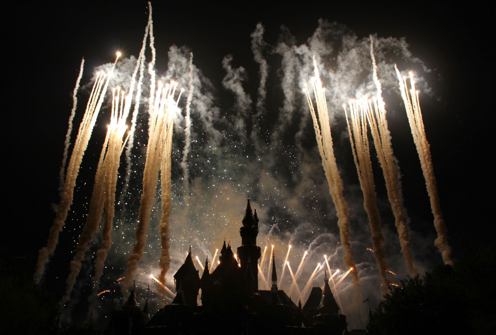 Canon EOS 1200D (EOS Rebel T5 / EOS Kiss X70 / EOS Hi) sample photo. Disney, disneyland, castle photography