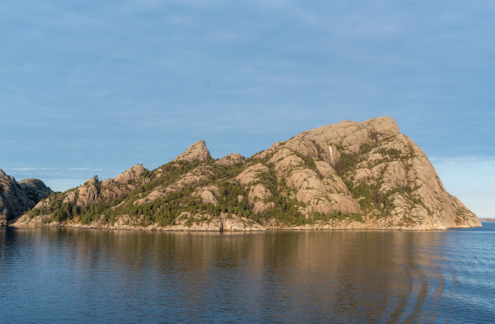 Sony a7R II + Sony FE 24-240mm F3.5-6.3 OSS sample photo. Norway, rock, landscape photography