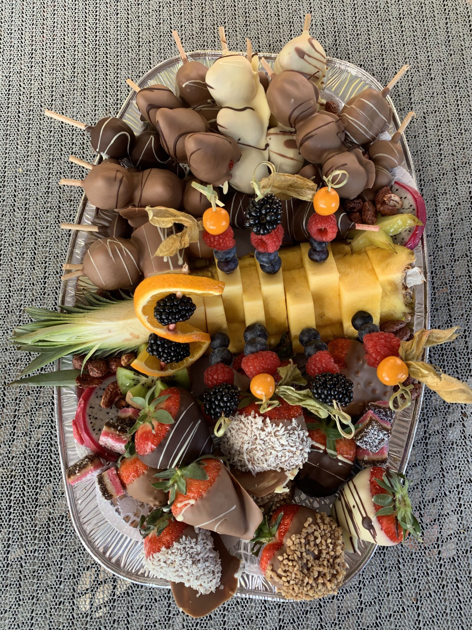 Apple iPhone XR sample photo. Schokolade, platte, s e photography