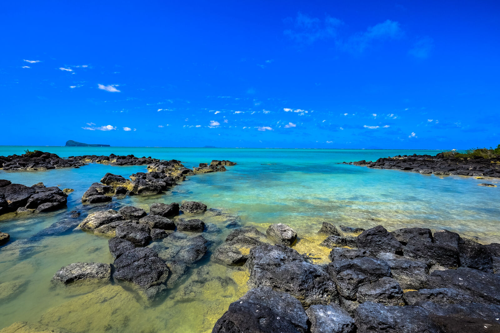 Fujifilm XF 10-24mm F4 R OIS sample photo. Beach, blue, blue, sky photography