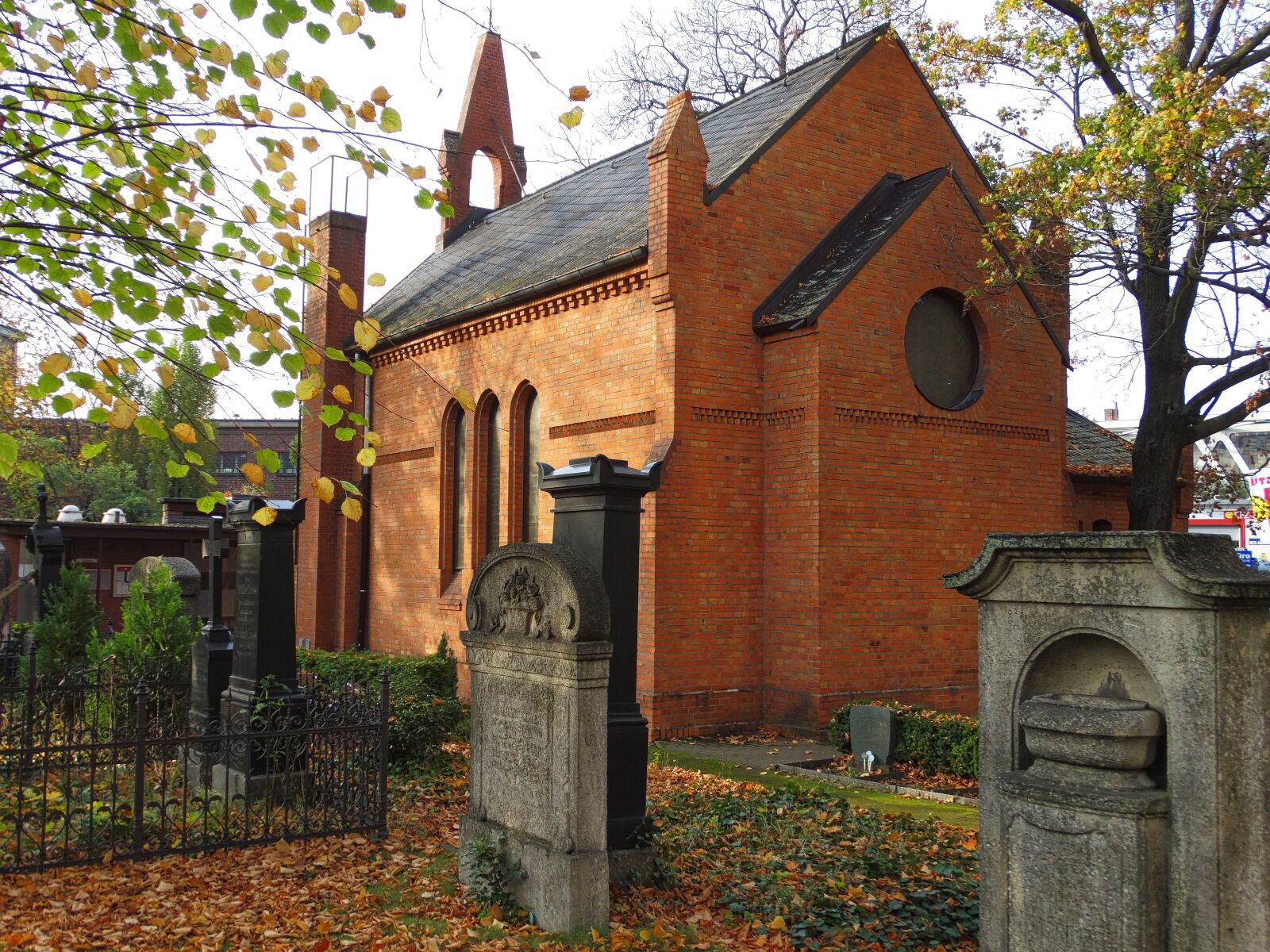 Sony Cyber-shot DSC-HX300 sample photo. New twelve-apostles-church yard, cemetery photography