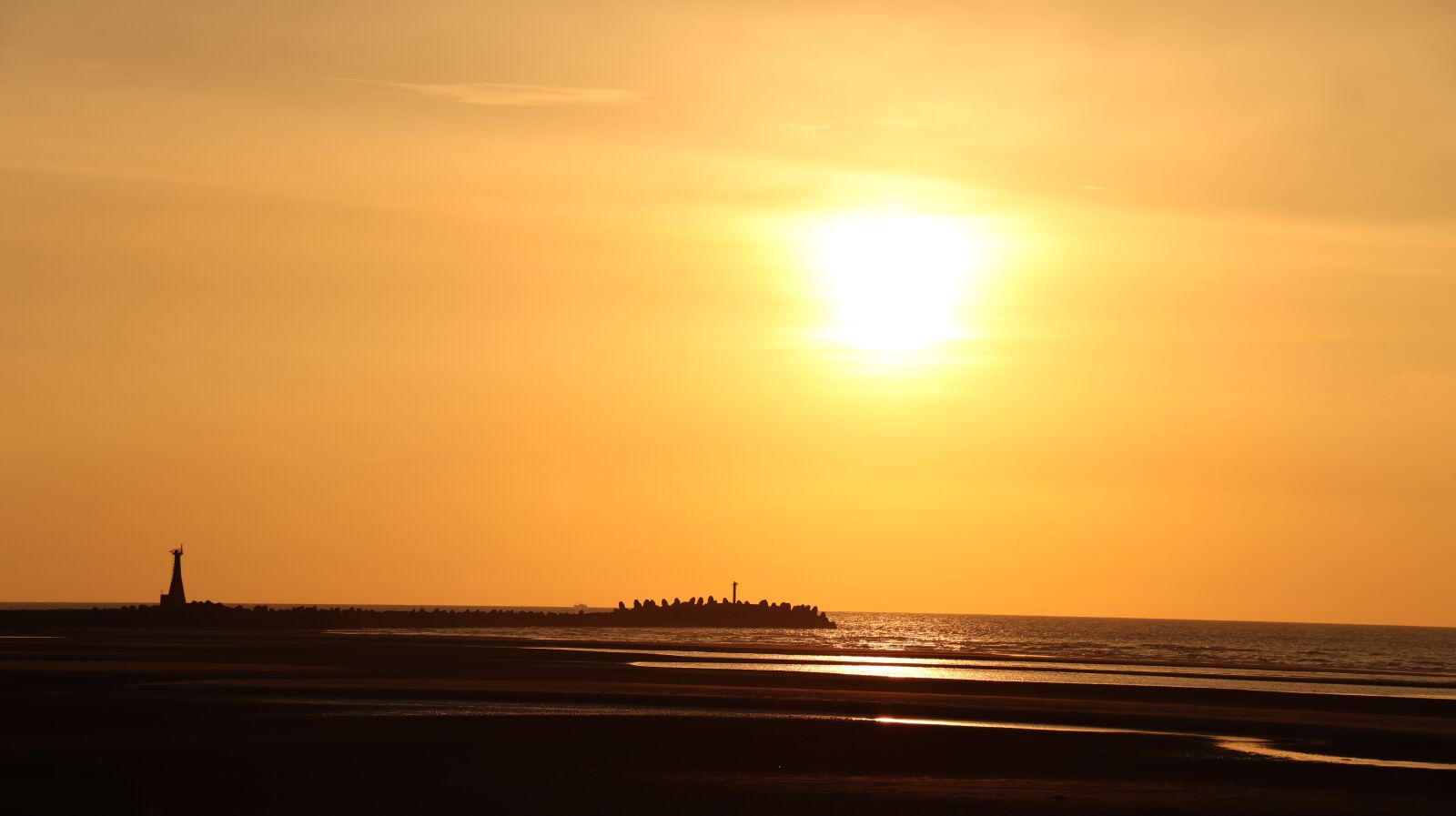 Canon EF-S 18-200mm F3.5-5.6 IS sample photo. Sunset, evening, sunshine photography