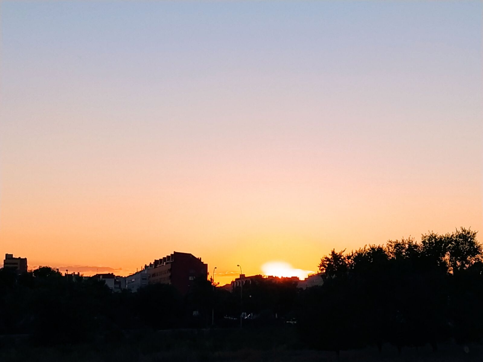 Xiaomi Mi A3 sample photo. Sunset, horizon, city photography