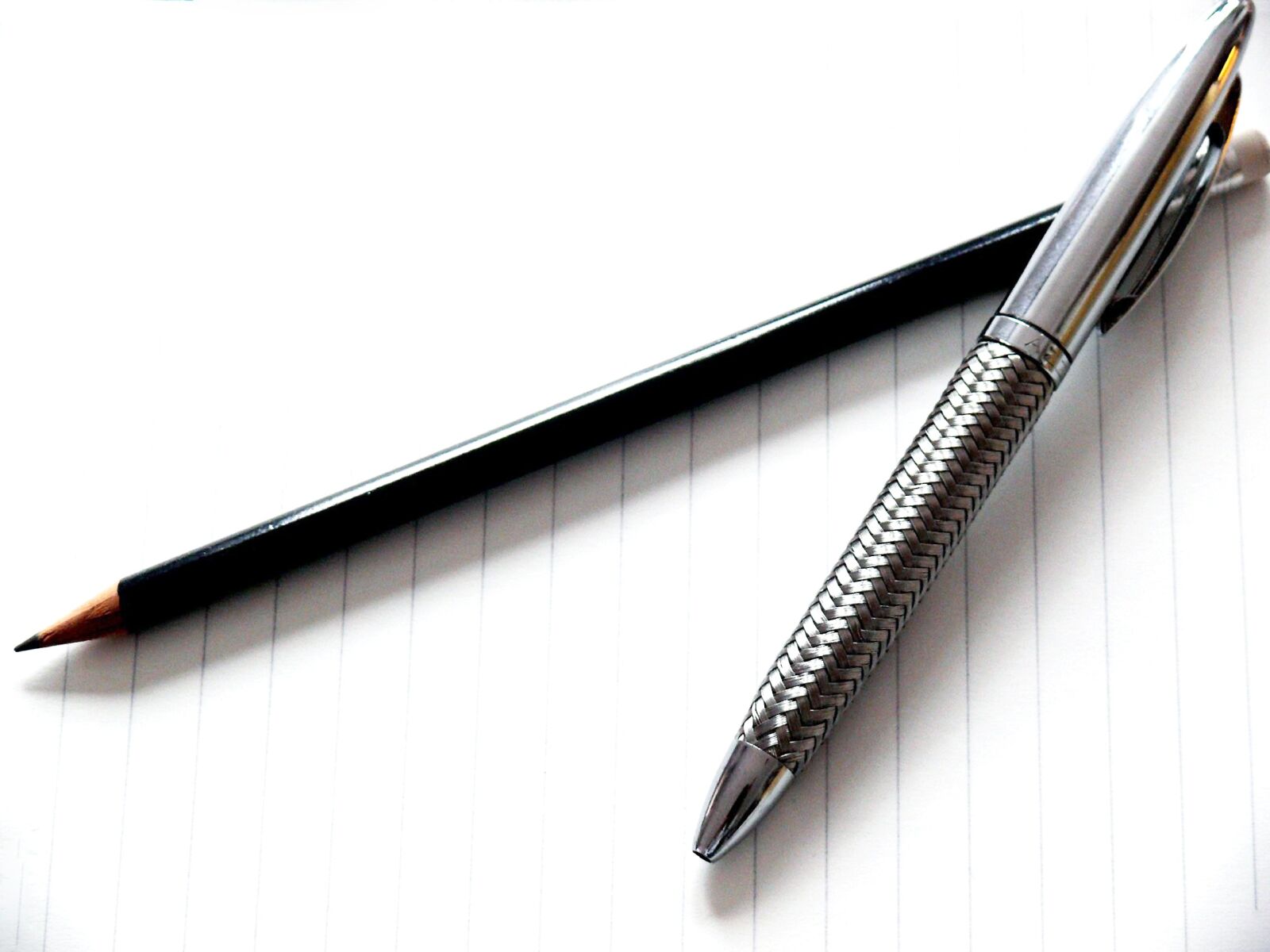 Leica V-LUX 1 sample photo. Pen, writing instruments, graphite photography