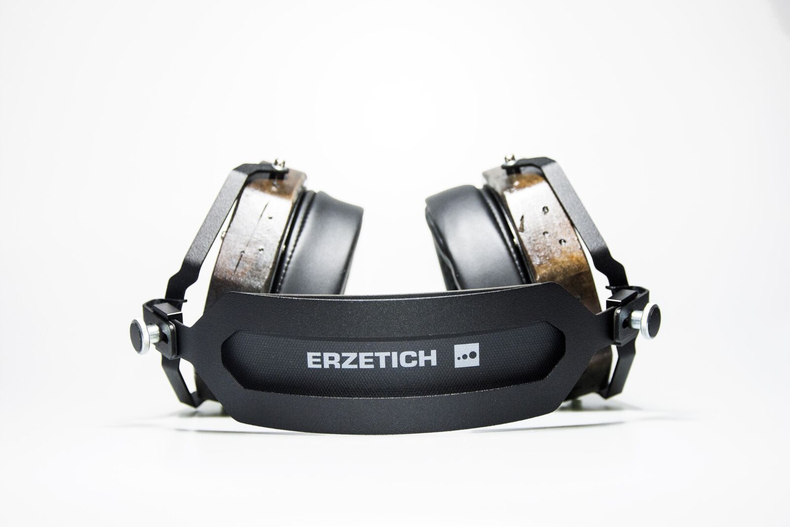 Nikon D7200 sample photo. Headphones, isolated, metal photography