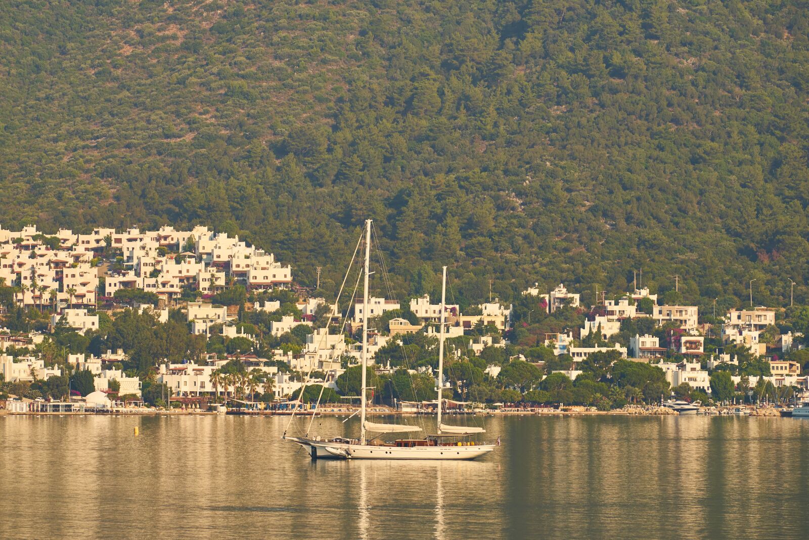 Sony FE 70-200mm F4 G OSS sample photo. Boat, sailboat, travel photography