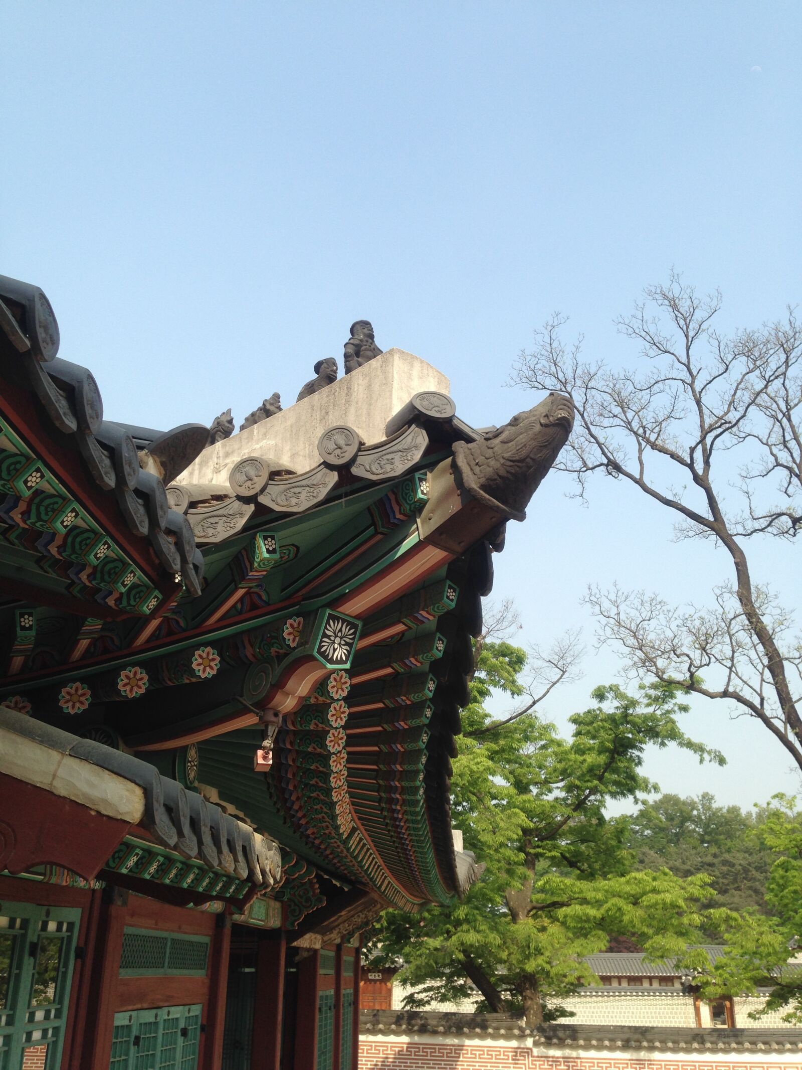 iPhone 5 back camera 4.12mm f/2.4 sample photo. Hanok, palace, korea photography