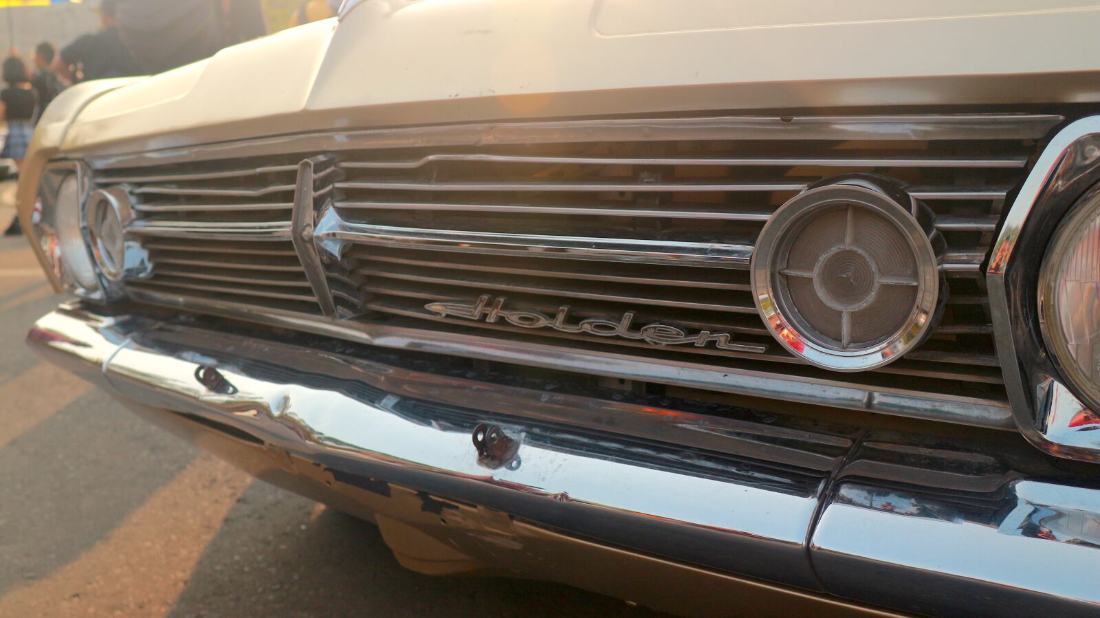 Canon EF-M 18-150mm F3.5-6.3 IS STM sample photo. Holden, car, bumper photography