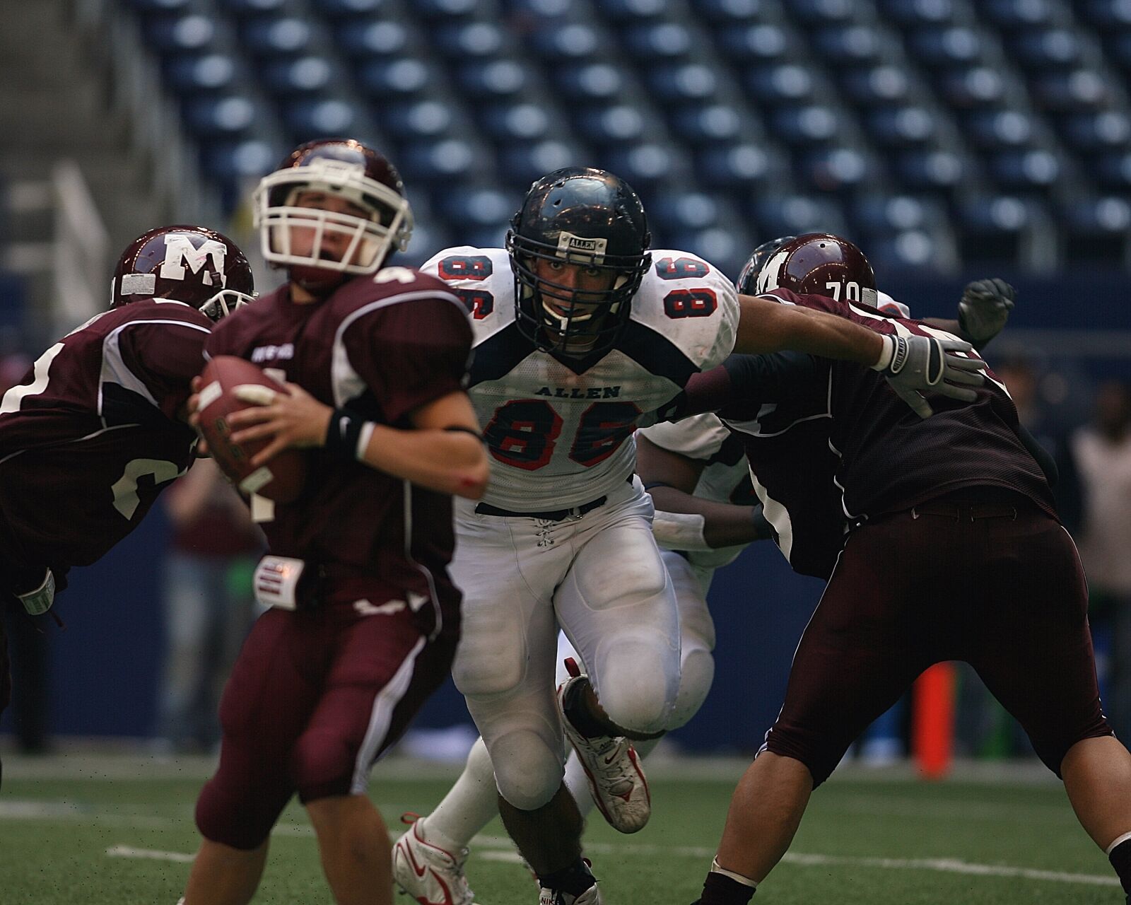 Canon EOS-1D Mark II N sample photo. American football, attacking, players photography