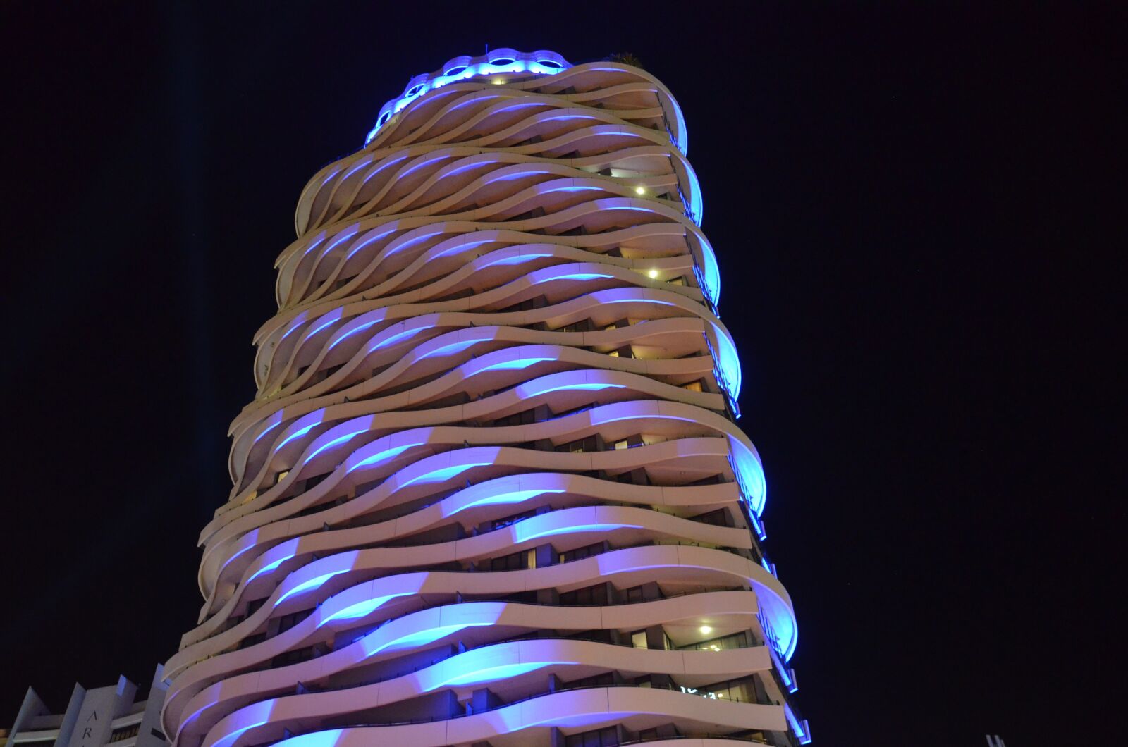 Nikon D5100 sample photo. Curves, light, evening photography