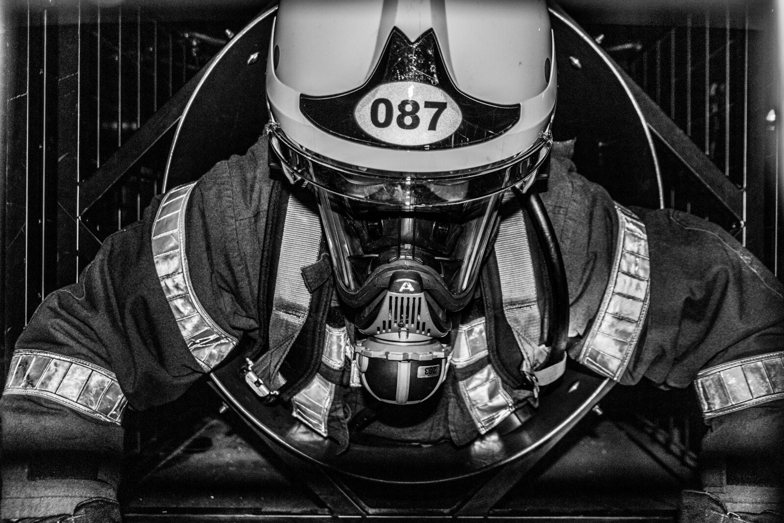 Canon EOS 90D sample photo. Helmet, motorcycle, monochrome photography