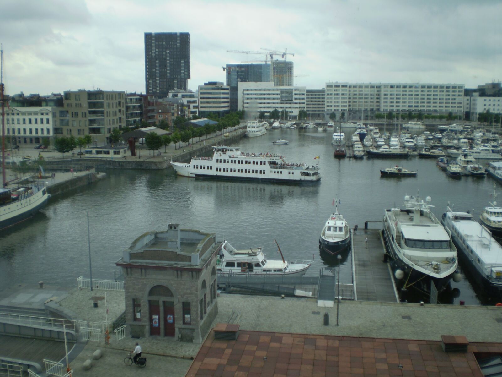 Olympus FE210,X775 sample photo. Antwerp, view mas, prinskyt photography
