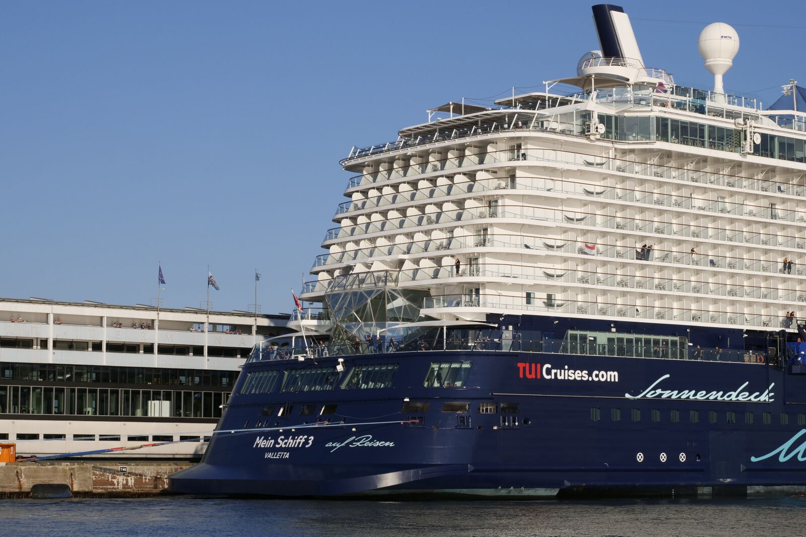Panasonic Lumix DC-G9 sample photo. Shipping, cruise, cruise ship photography