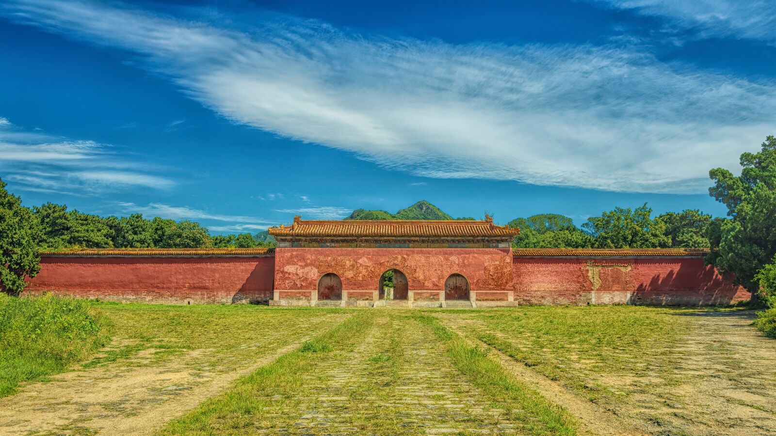 Sony a7 II + DT 24-105mm F4 SAM sample photo. China, ming tombs, temple photography