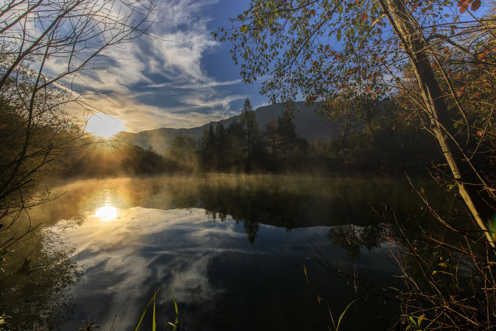 Canon EF 16-35mm F4L IS USM sample photo. Sunrise, pond, water photography