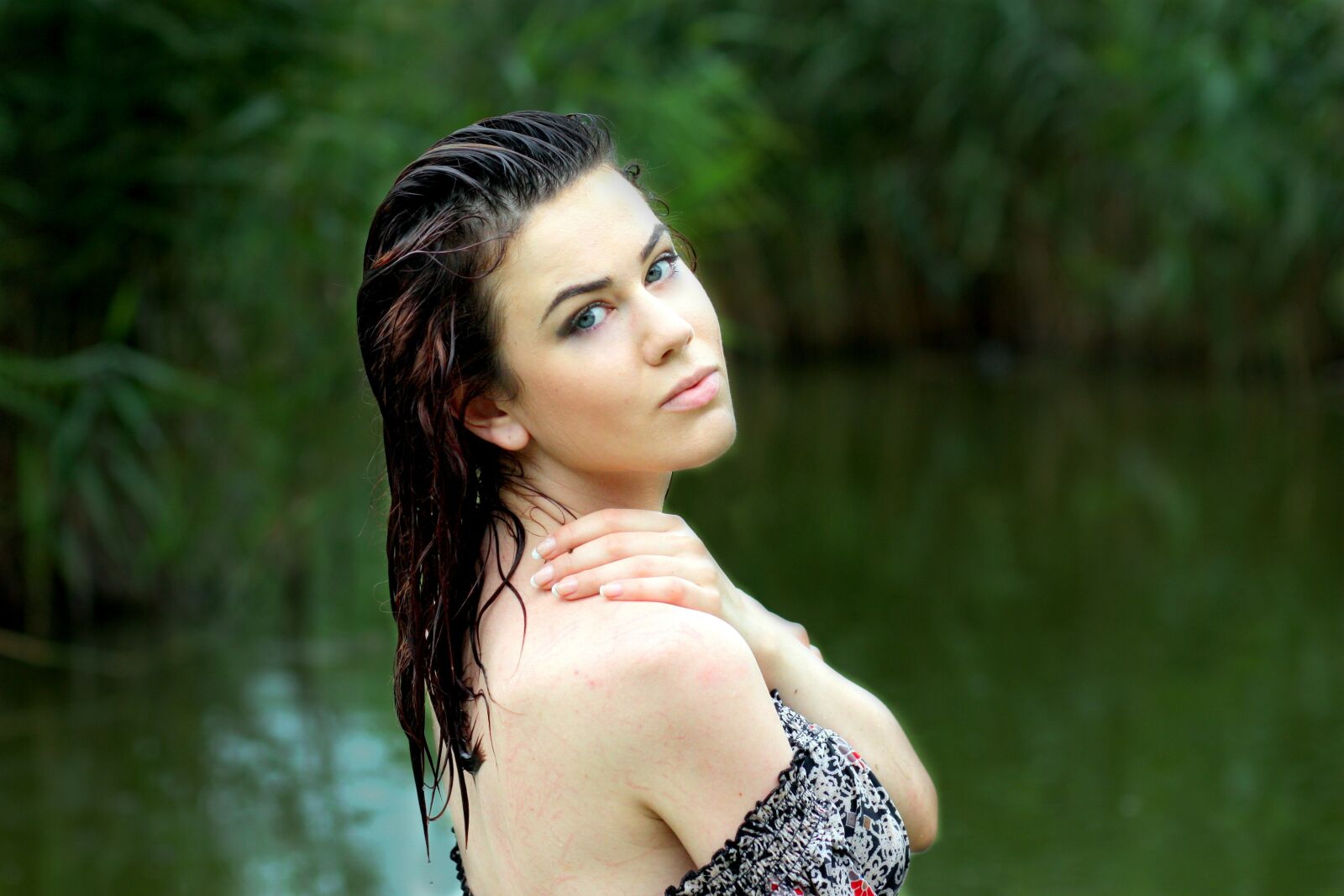Canon EOS 450D (EOS Rebel XSi / EOS Kiss X2) sample photo. Girl, water, wild photography
