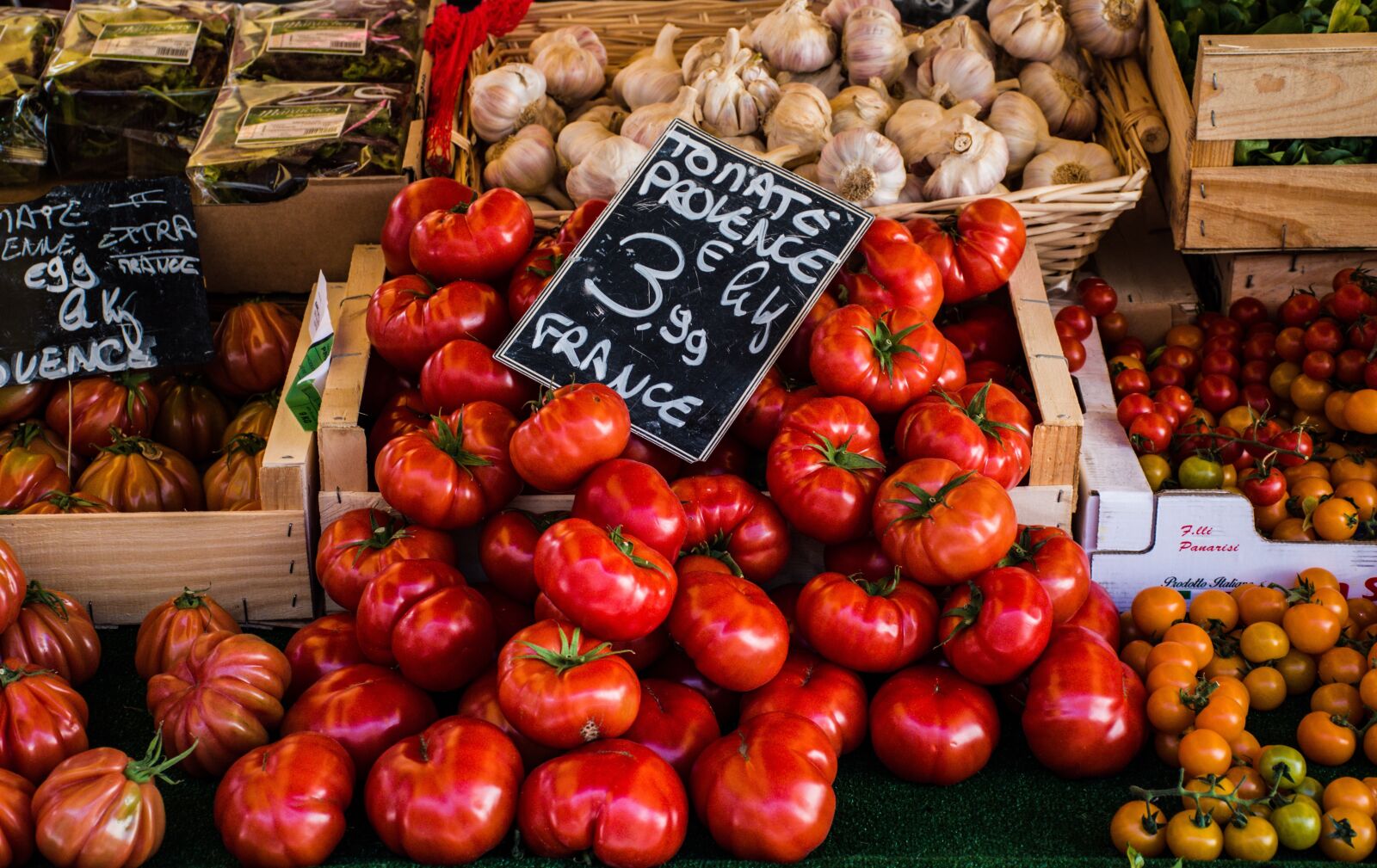 Nikon D5600 sample photo. Tomatoes, garlic, greens photography