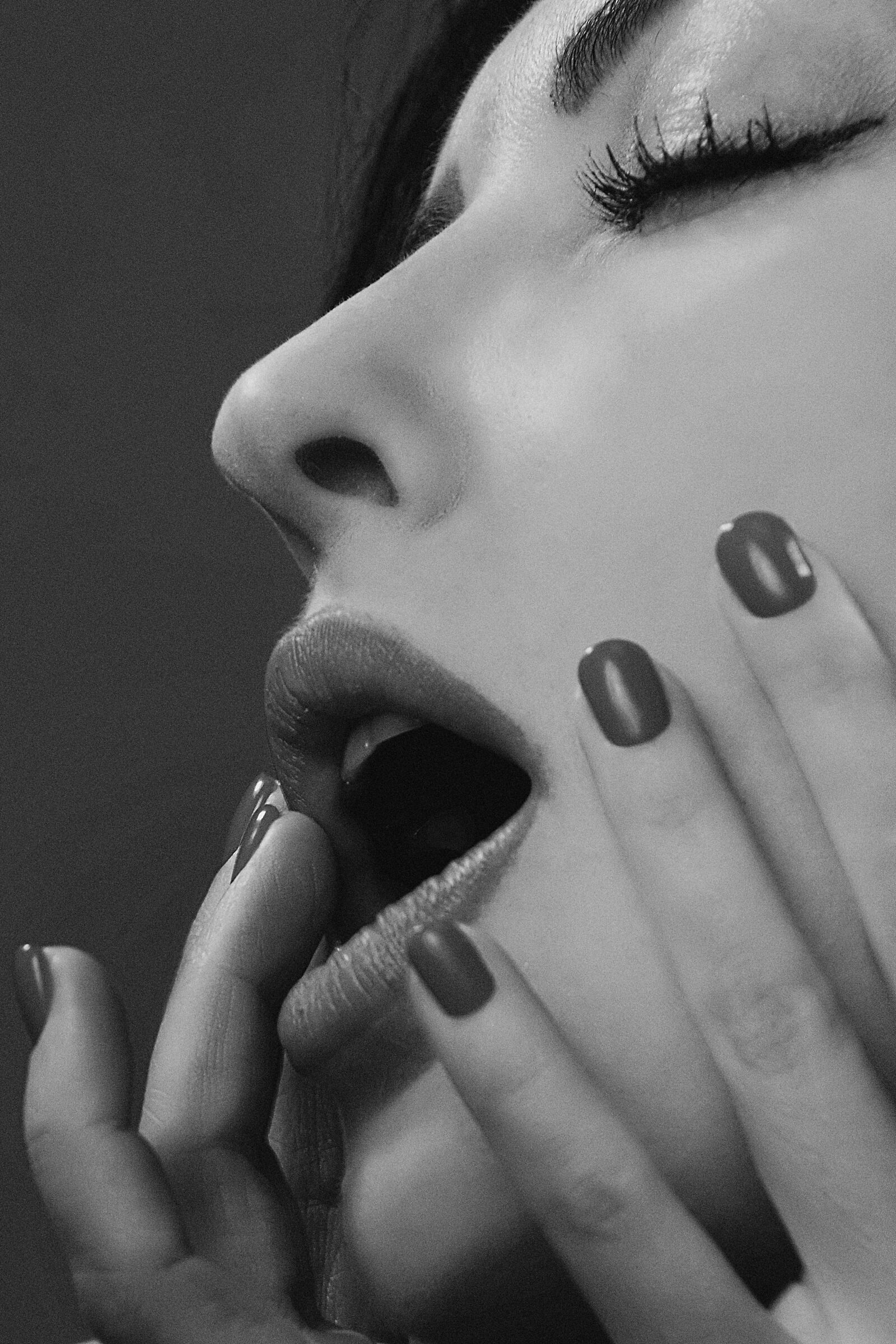 Nikon D5300 sample photo. Girl, studio, monochrome photography