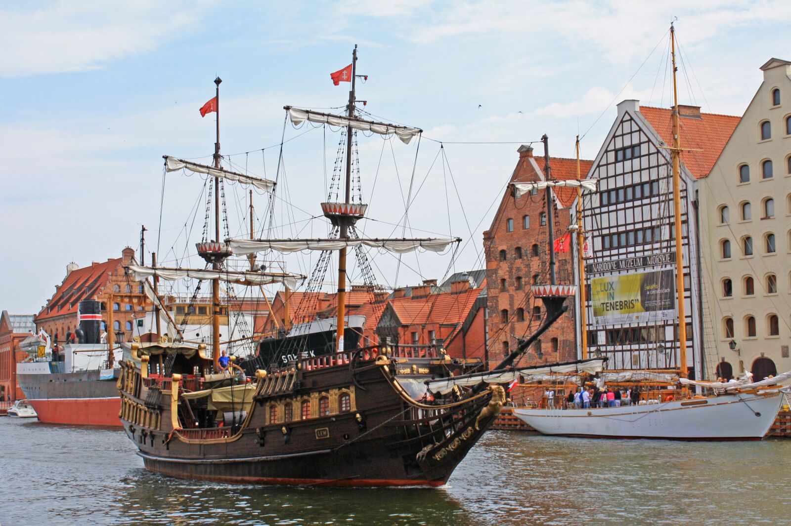 Canon EOS 1000D (EOS Digital Rebel XS / EOS Kiss F) sample photo. Gdansk, ship, pirate photography