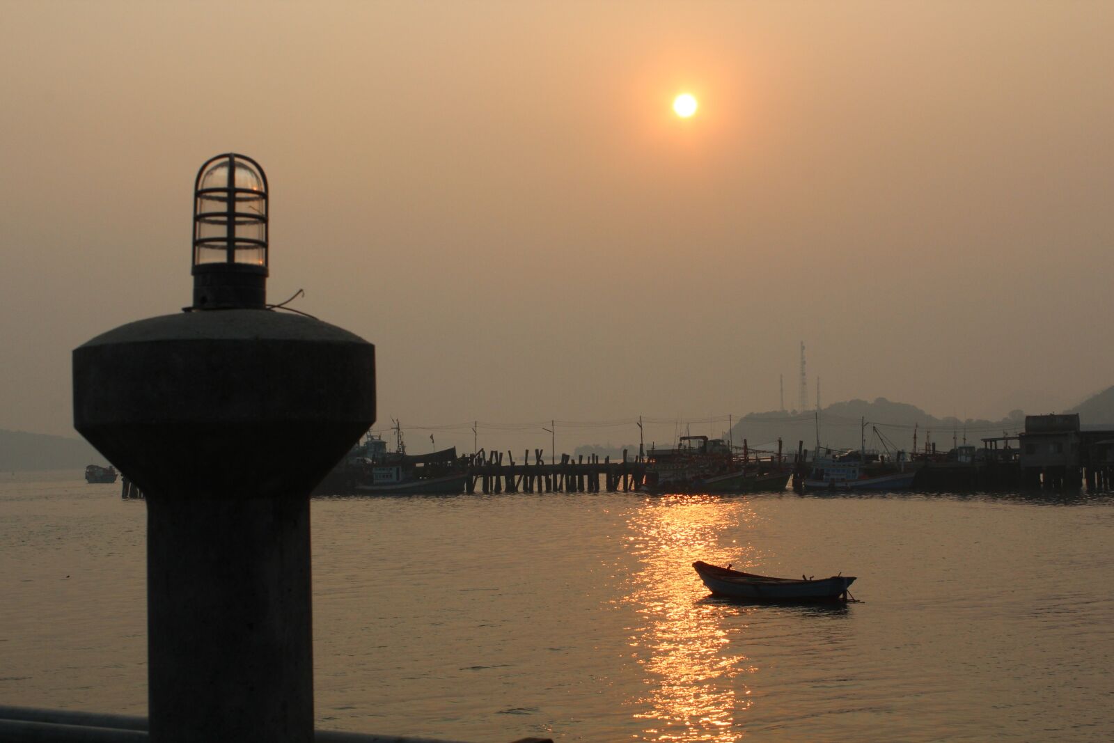Canon EOS 600D (Rebel EOS T3i / EOS Kiss X5) sample photo. Ship, sun, sunset photography