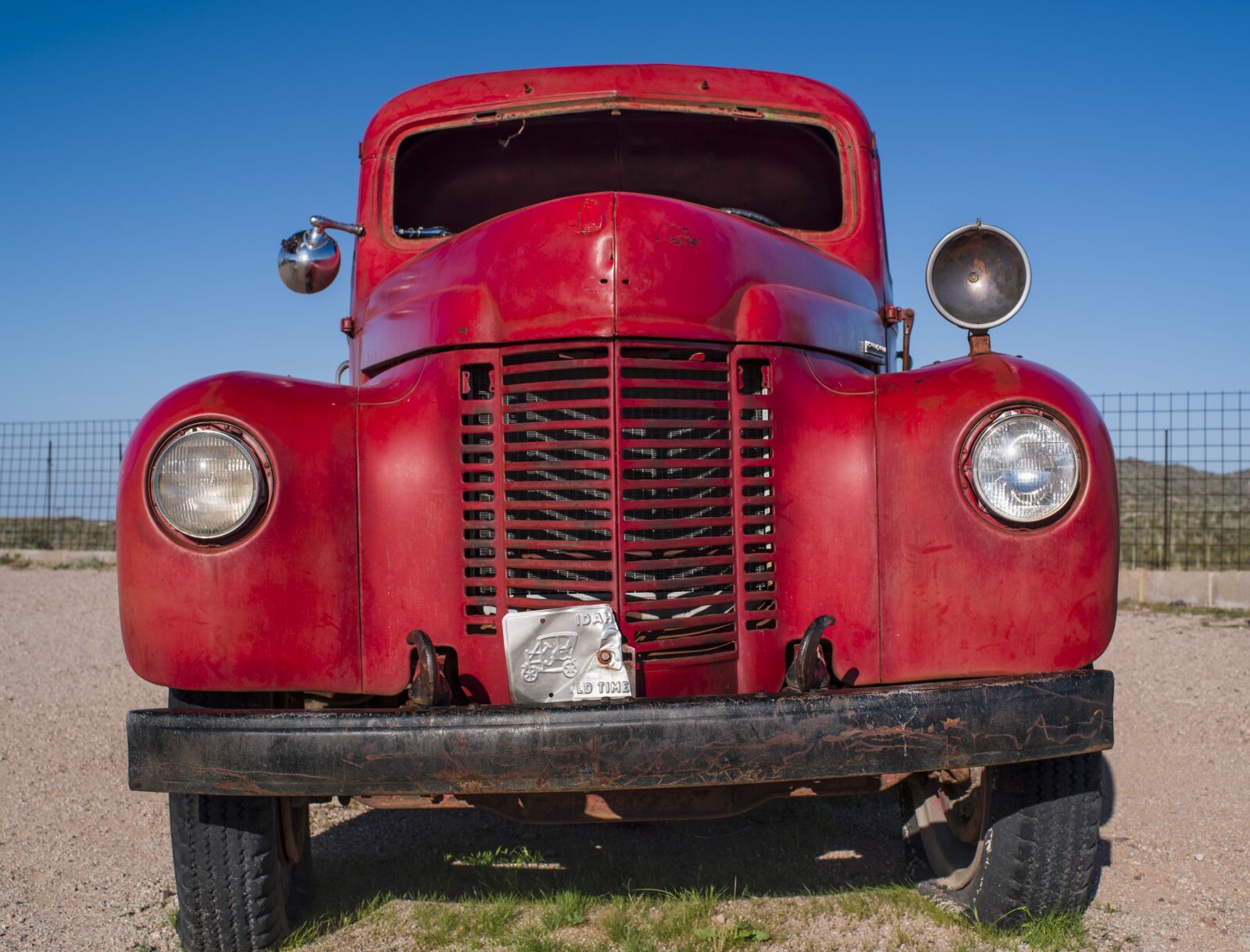 Pentax K-1 sample photo. "Red truck, headlights, truck" photography