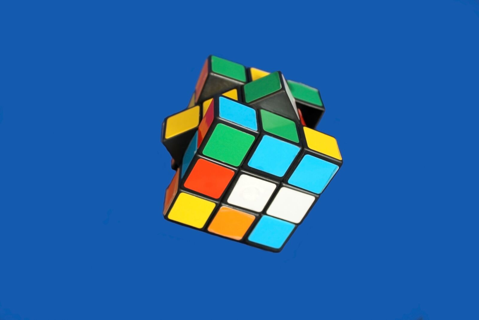 Canon EOS 1200D (EOS Rebel T5 / EOS Kiss X70 / EOS Hi) sample photo. Cube, rubik, toy photography