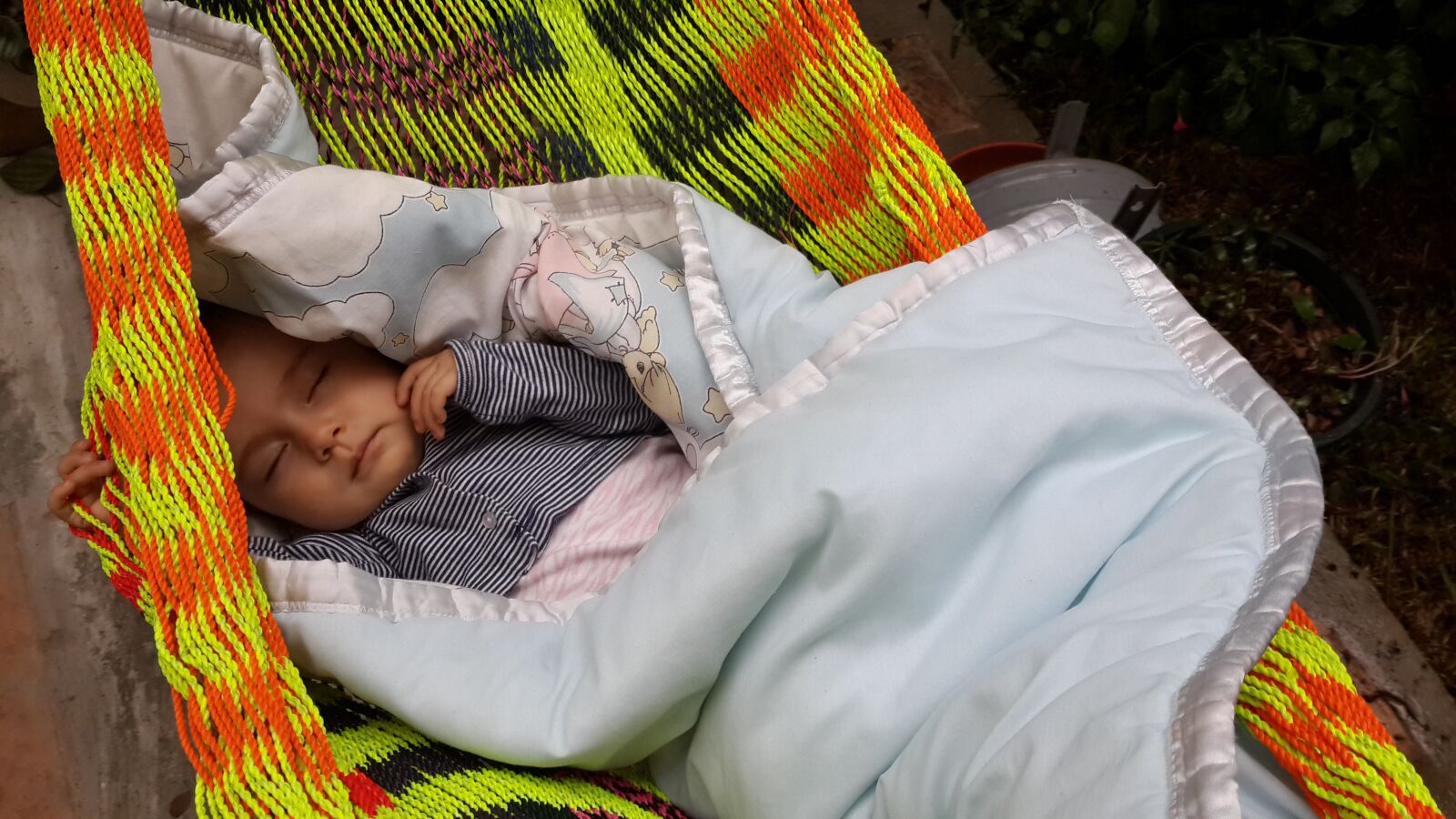 Samsung Galaxy S4 sample photo. Siesta, girl, hammock photography