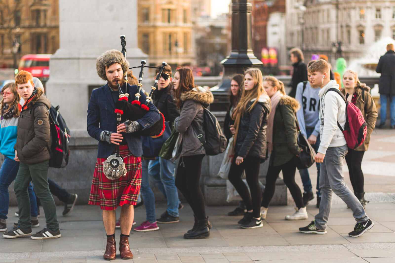 Canon EF 85mm F1.8 USM sample photo. Crowd, music, musician, street photography