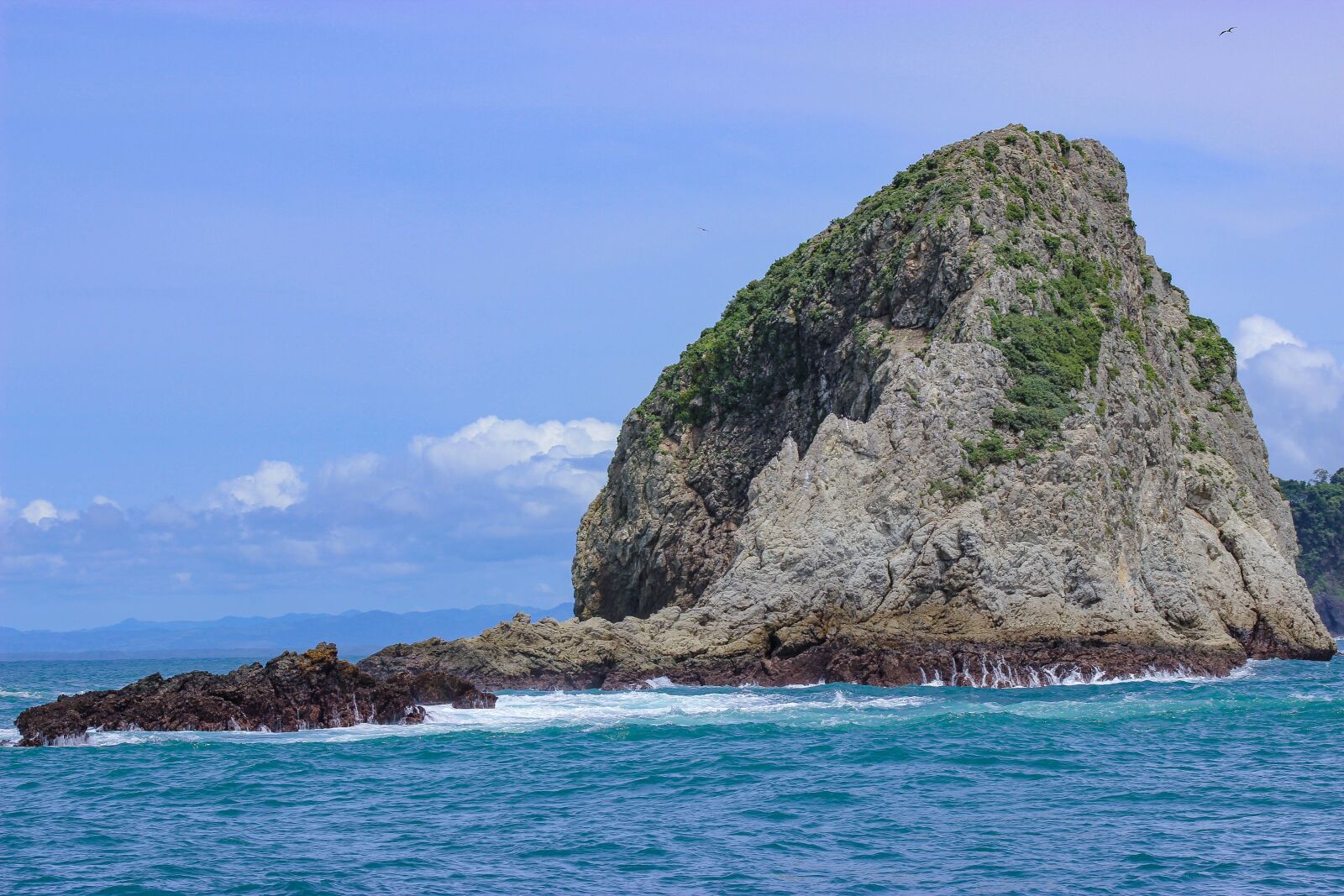 Canon EOS 600D (Rebel EOS T3i / EOS Kiss X5) sample photo. Ocean, sea, rock photography
