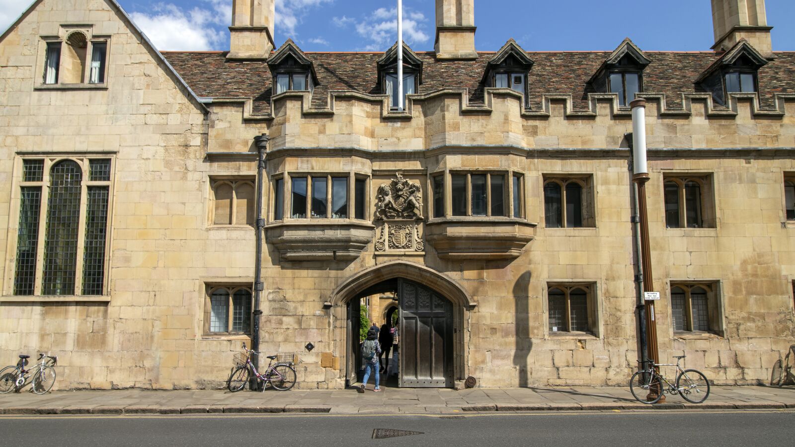Canon EOS 800D (EOS Rebel T7i / EOS Kiss X9i) + Canon EF-S 10-18mm F4.5–5.6 IS STM sample photo. Cambridge, college, university photography