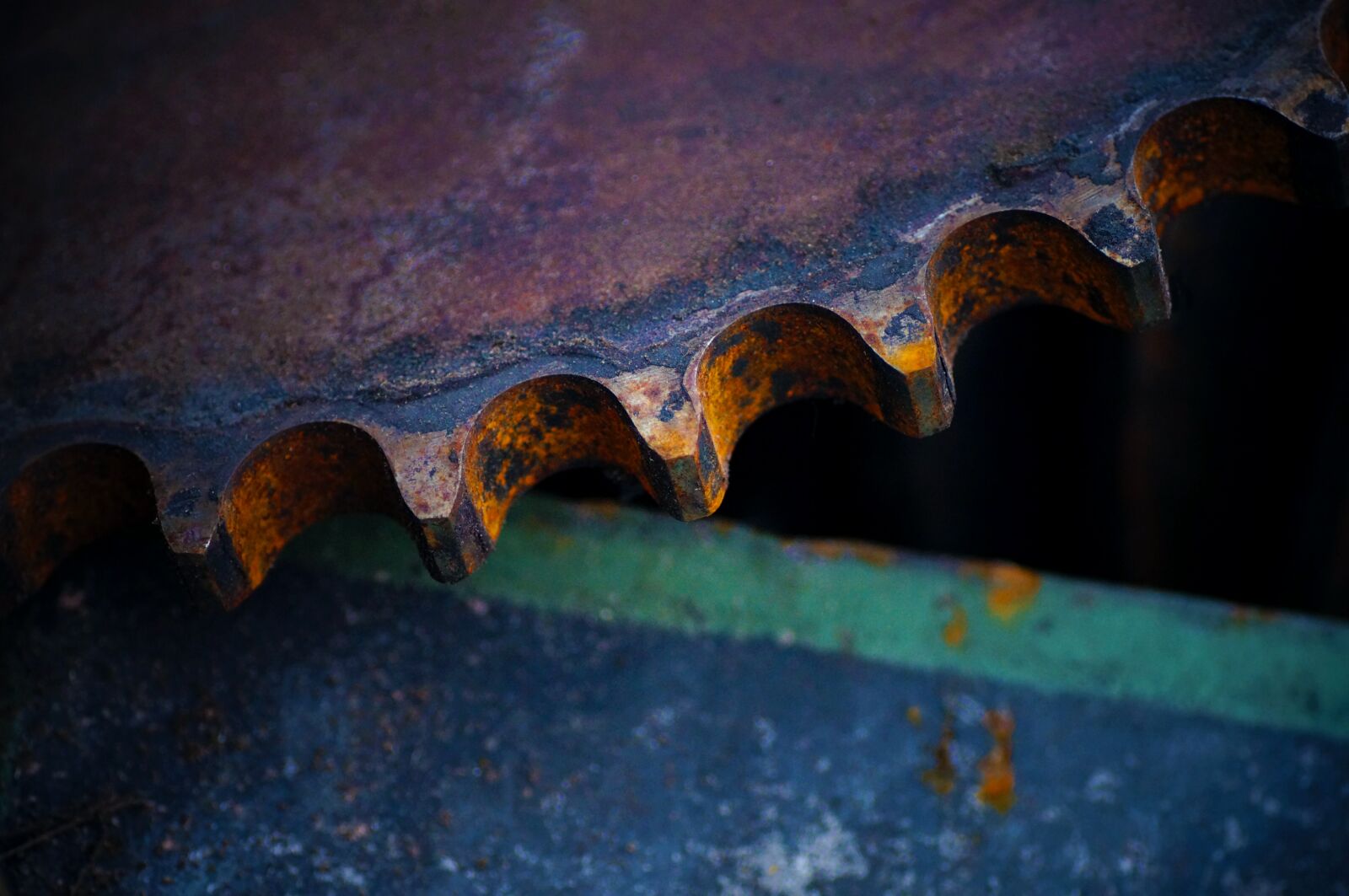 Sony SLT-A57 sample photo. Gear, old, rust photography