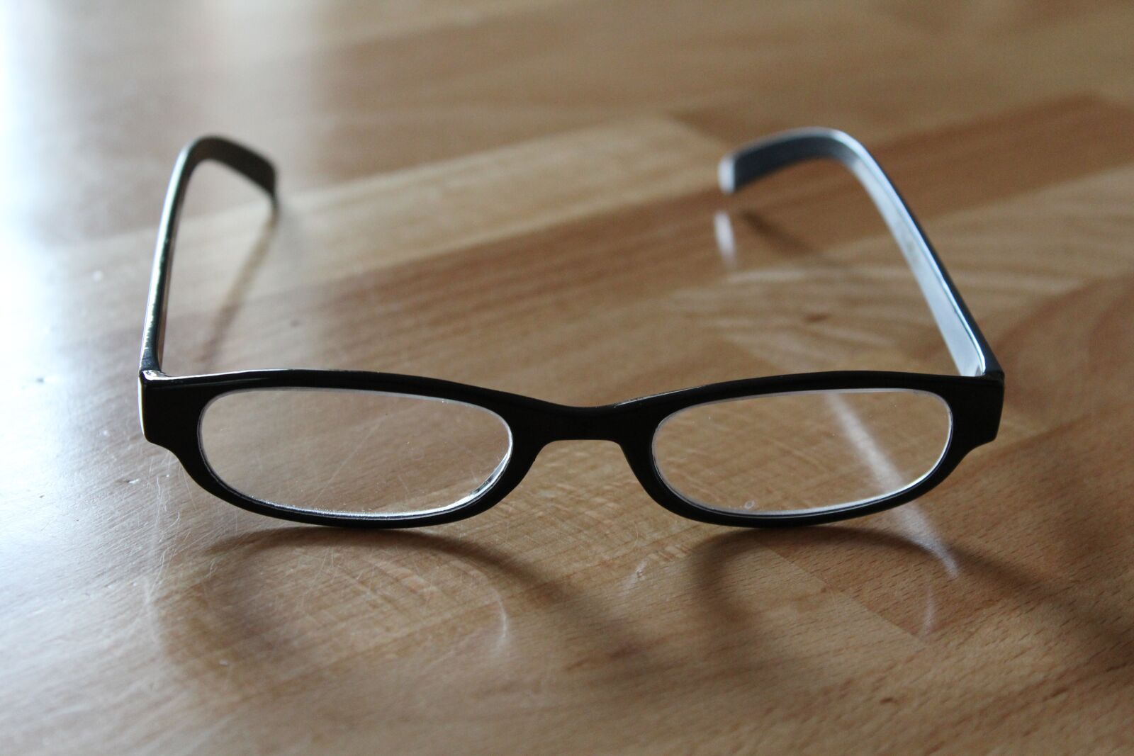 Canon EOS 1200D (EOS Rebel T5 / EOS Kiss X70 / EOS Hi) sample photo. Glasses, reading glasses, read photography