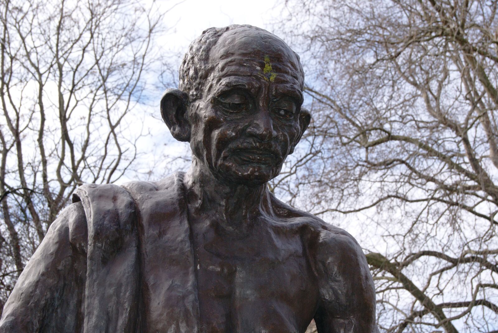 Sony Alpha DSLR-A230 sample photo. Gandhi, tavistock square, london photography