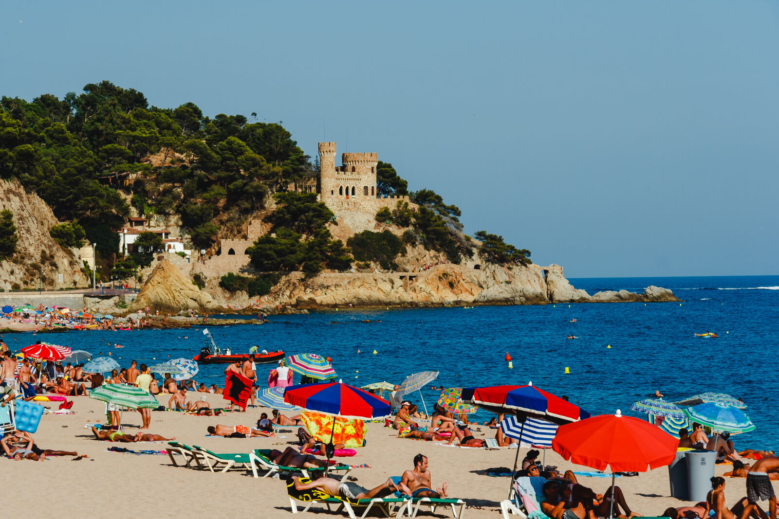 Canon EF-S 17-85mm F4-5.6 IS USM sample photo. Beach, blue, castle, catalonia photography
