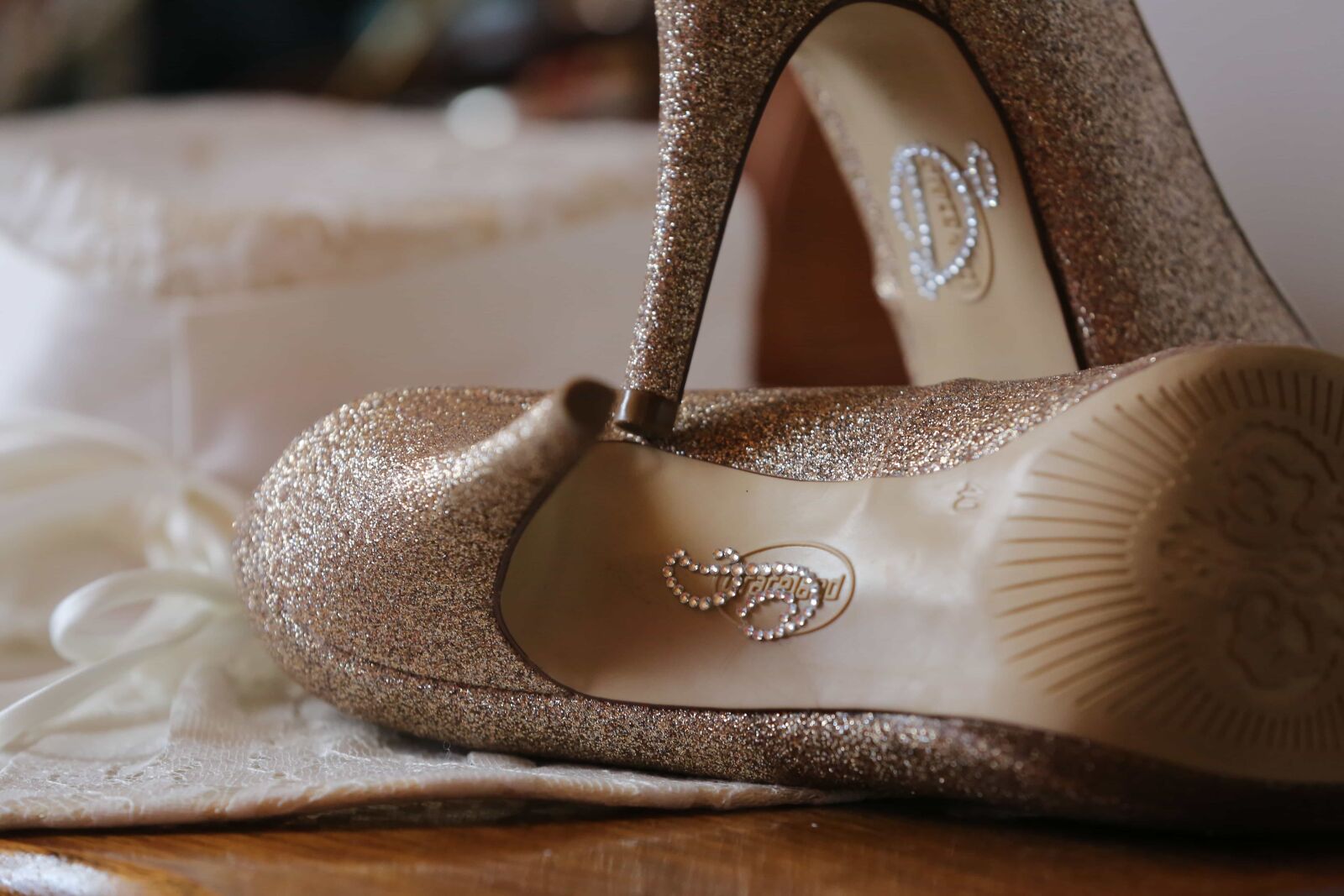 Canon EOS 5D Mark III sample photo. Heels, sandal, shining, shoes photography