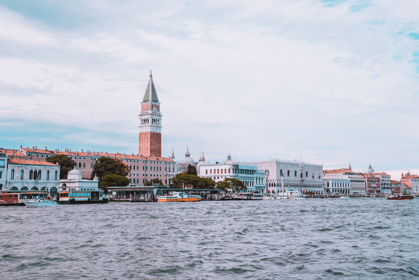 Nikon D3000 sample photo. Venice, italy, water photography