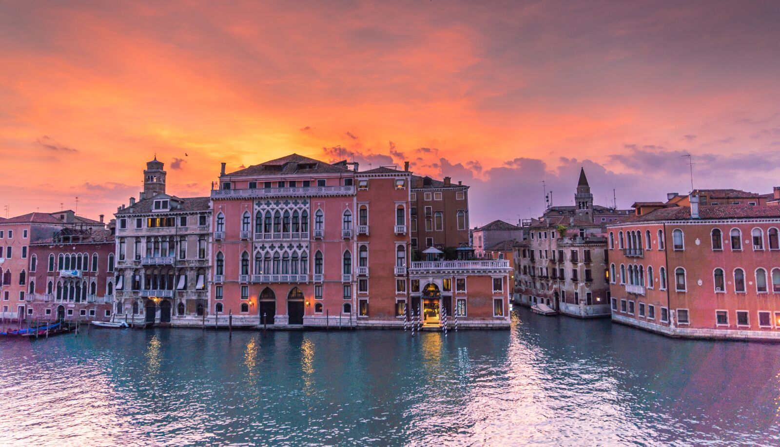 Sony a7R II + Sony FE 24-240mm F3.5-6.3 OSS sample photo. Venice, italy, sunset photography