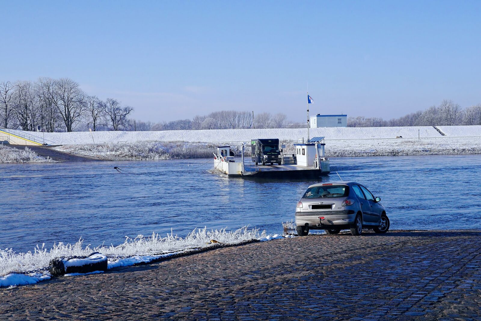 Panasonic Lumix DMC-G6 sample photo. Ferry, ice, snow photography