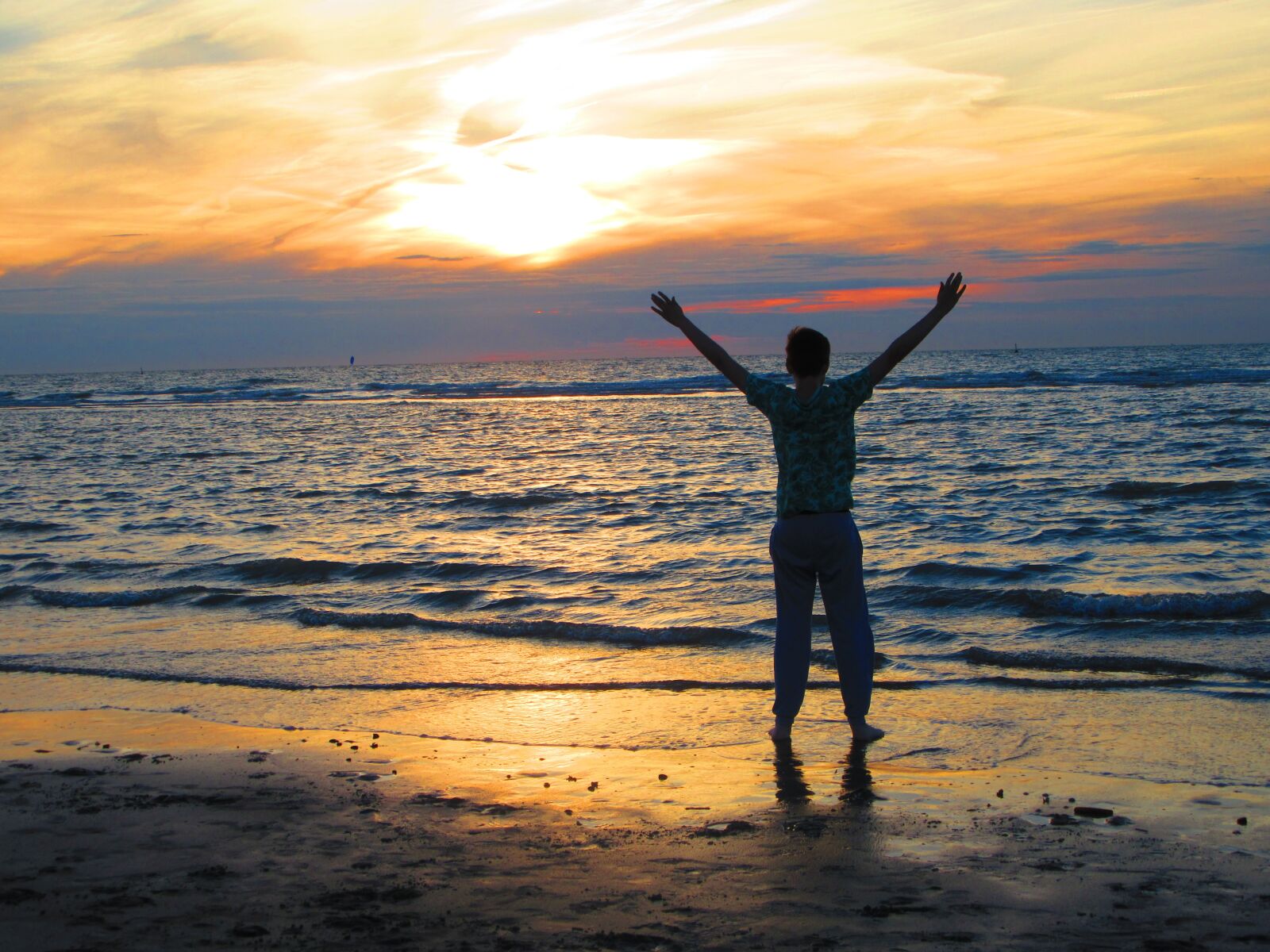Canon PowerShot SX610 HS sample photo. Boy, sea, sunset photography