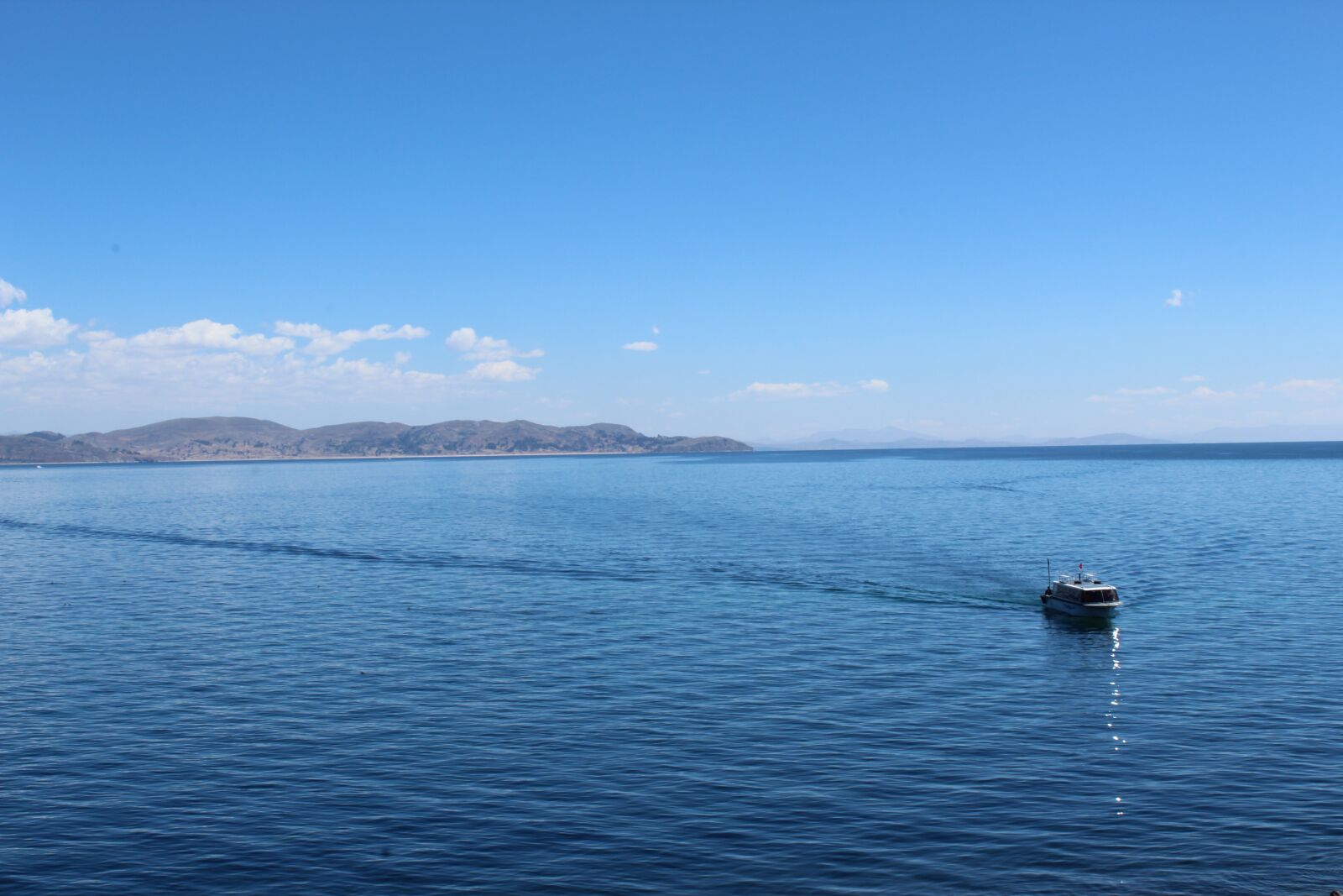 Canon EOS 1300D (EOS Rebel T6 / EOS Kiss X80) sample photo. Boat, lake titicaca, water photography