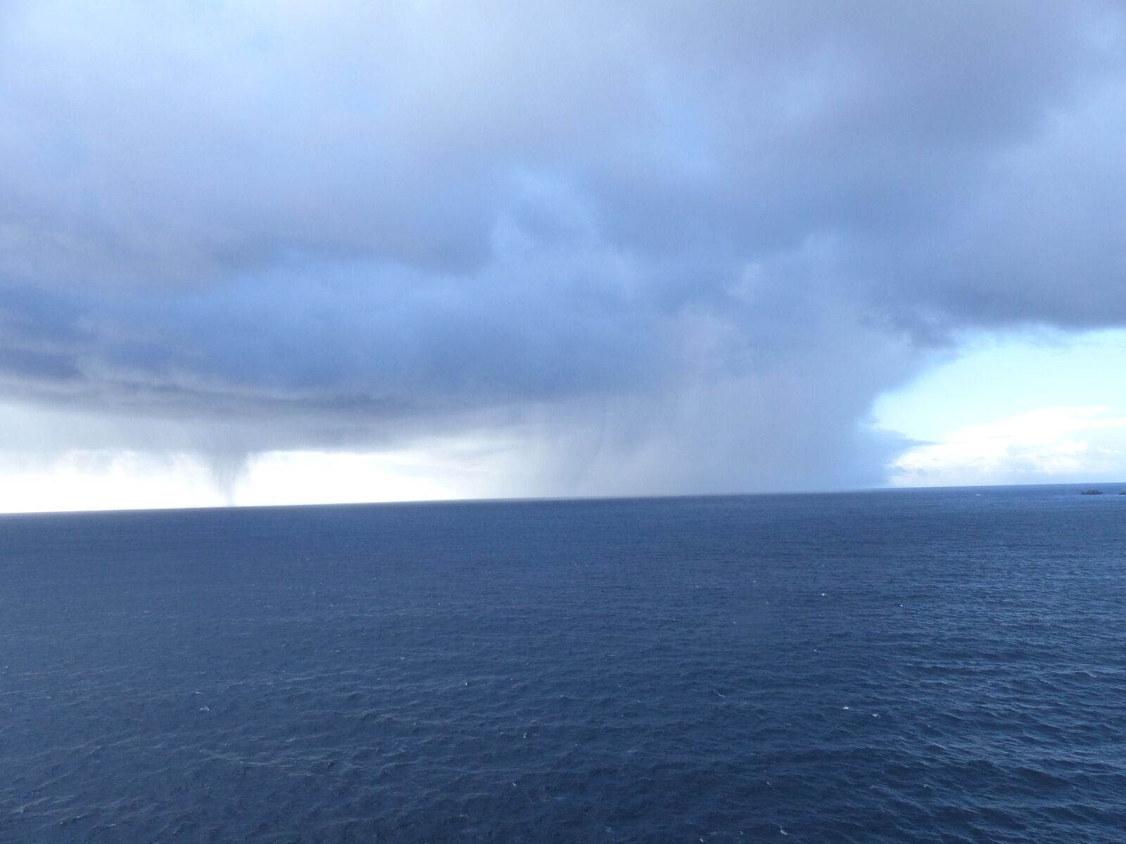 Panasonic Lumix DMC-FZ200 sample photo. Sea, storms, sky photography