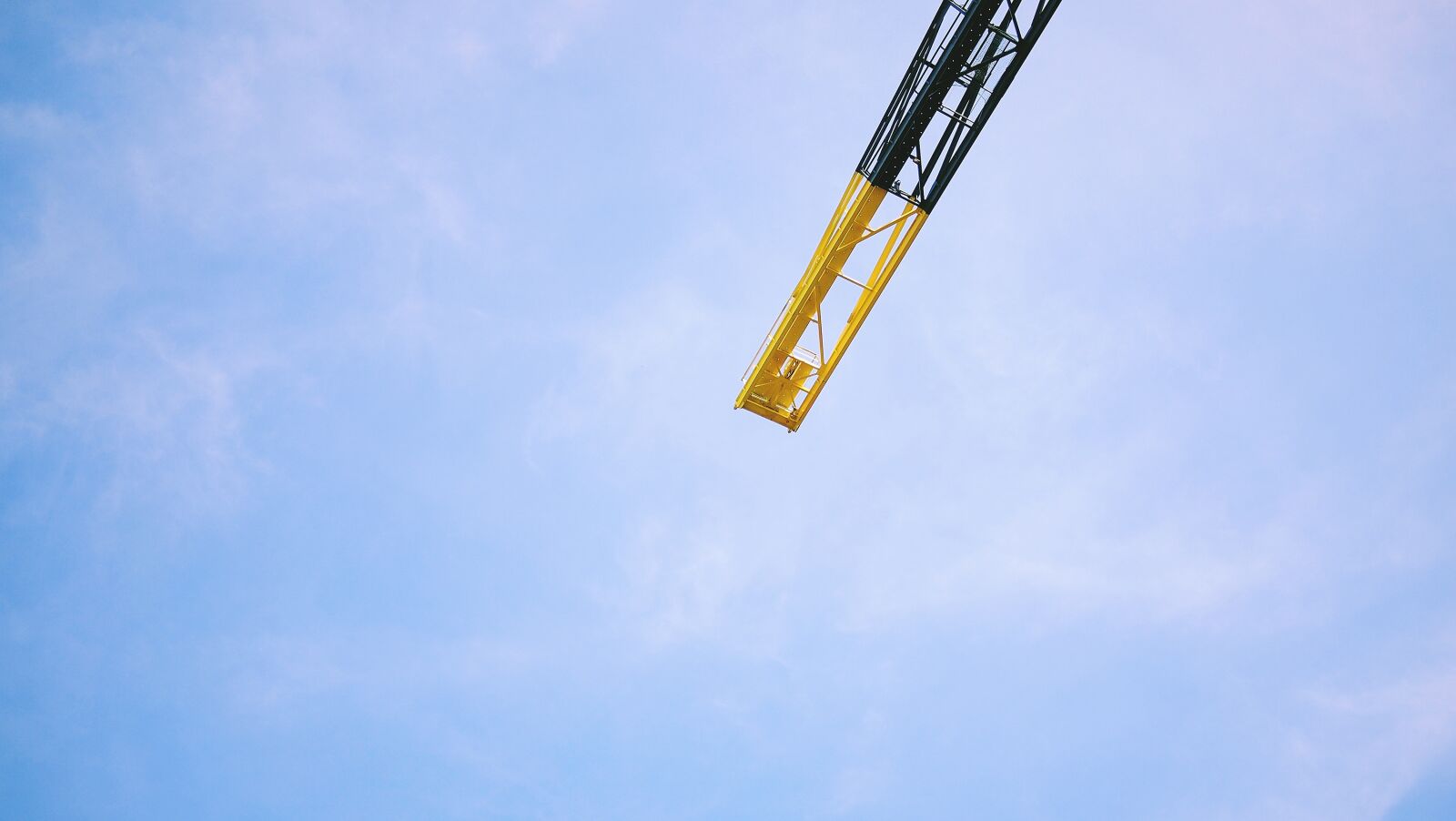 Olympus PEN E-PL1 sample photo. Blue, sky, crane photography
