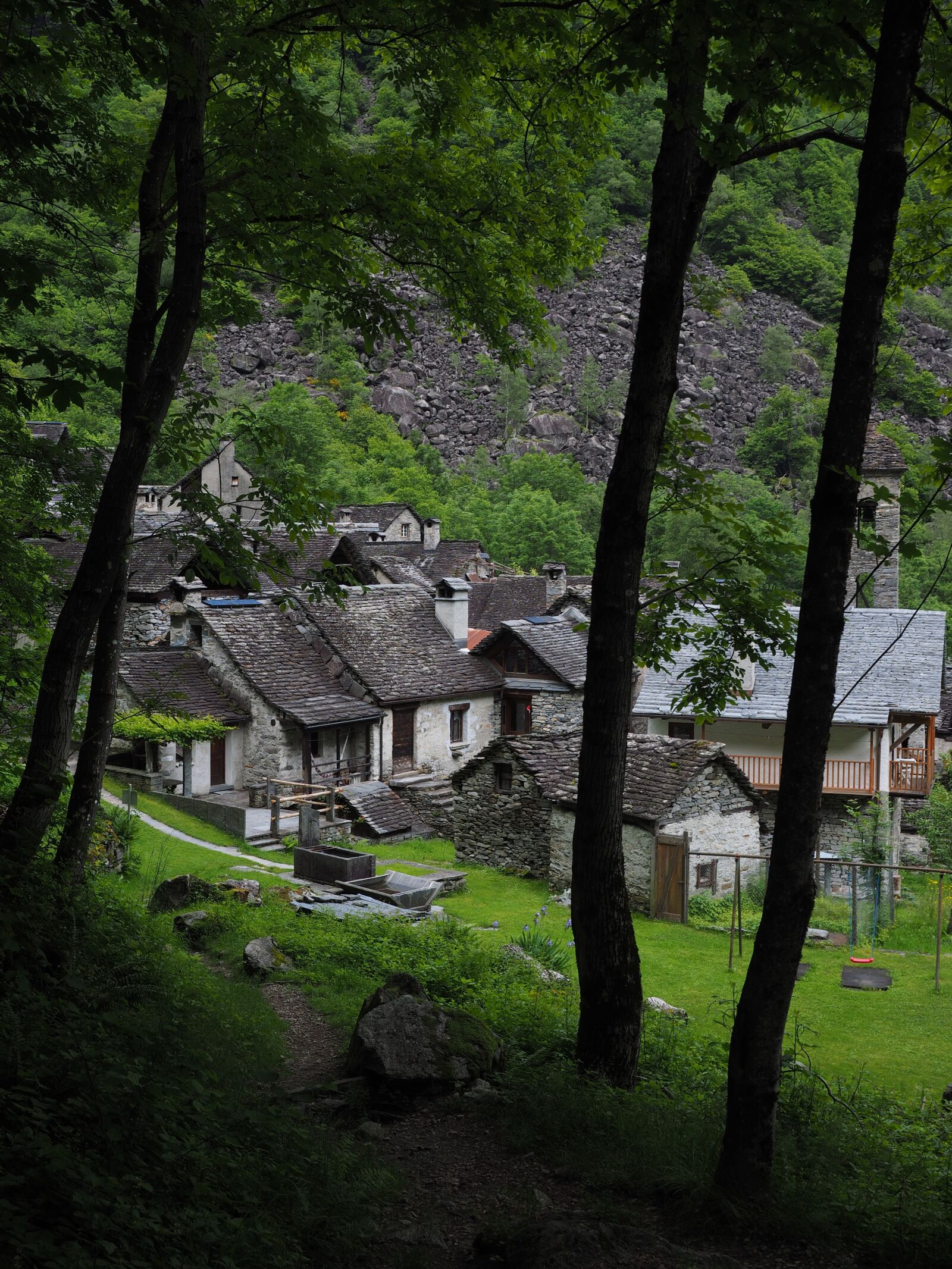 Olympus OM-D E-M1 + Olympus M.Zuiko Digital ED 12-40mm F2.8 Pro sample photo. Bunch of village, foroglio photography