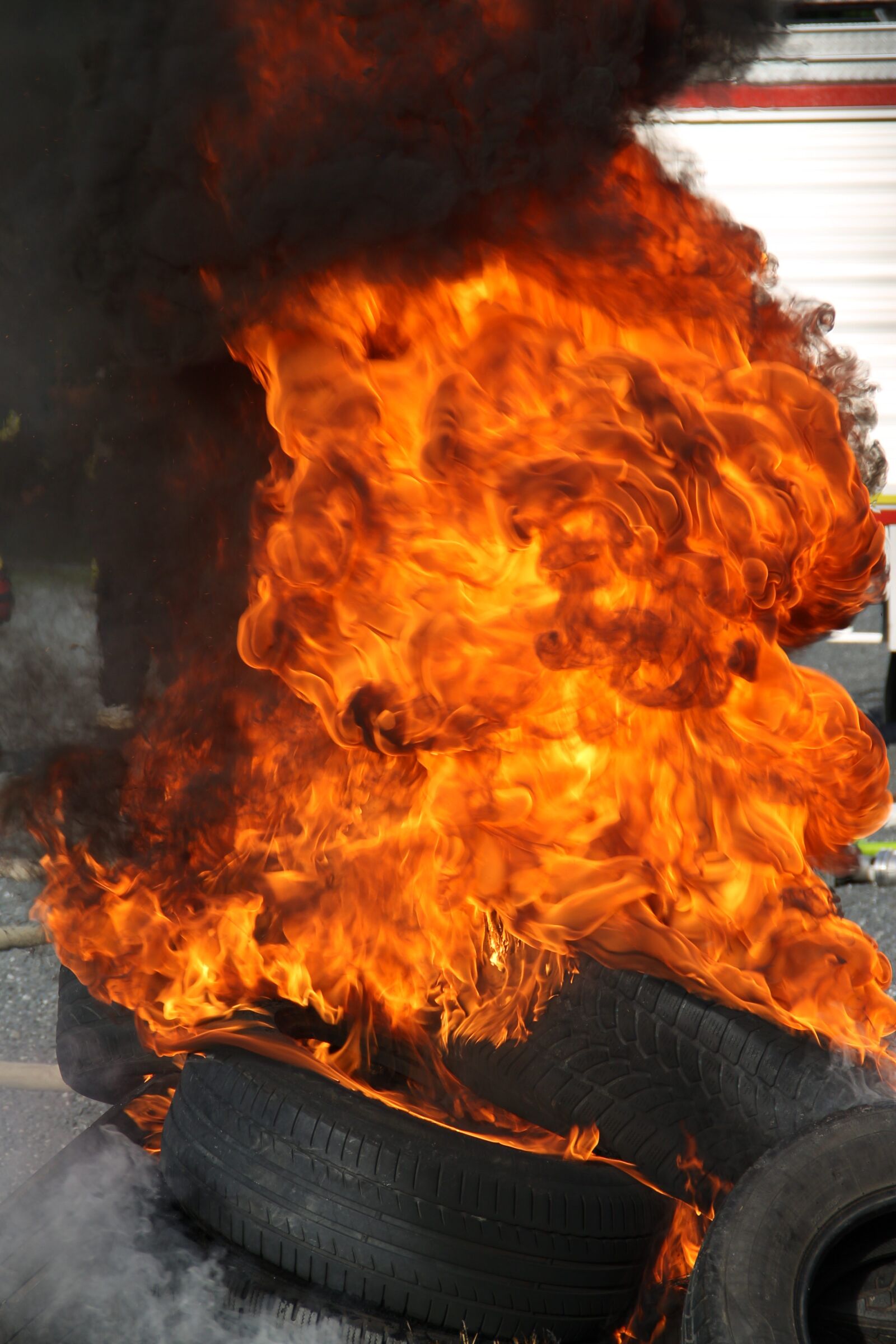 Canon EOS 1100D (EOS Rebel T3 / EOS Kiss X50) sample photo. Fire, smoke, risk photography