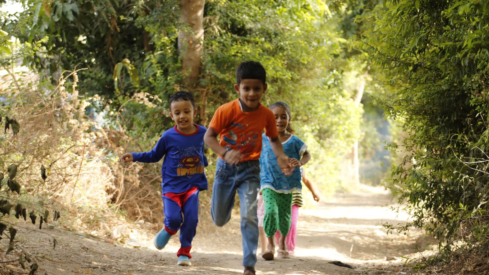 Canon EOS 750D (EOS Rebel T6i / EOS Kiss X8i) sample photo. Kids, running, child photography